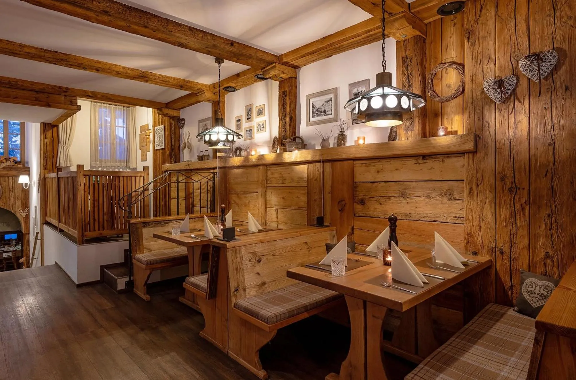 Restaurant/places to eat in Hotel Pollux