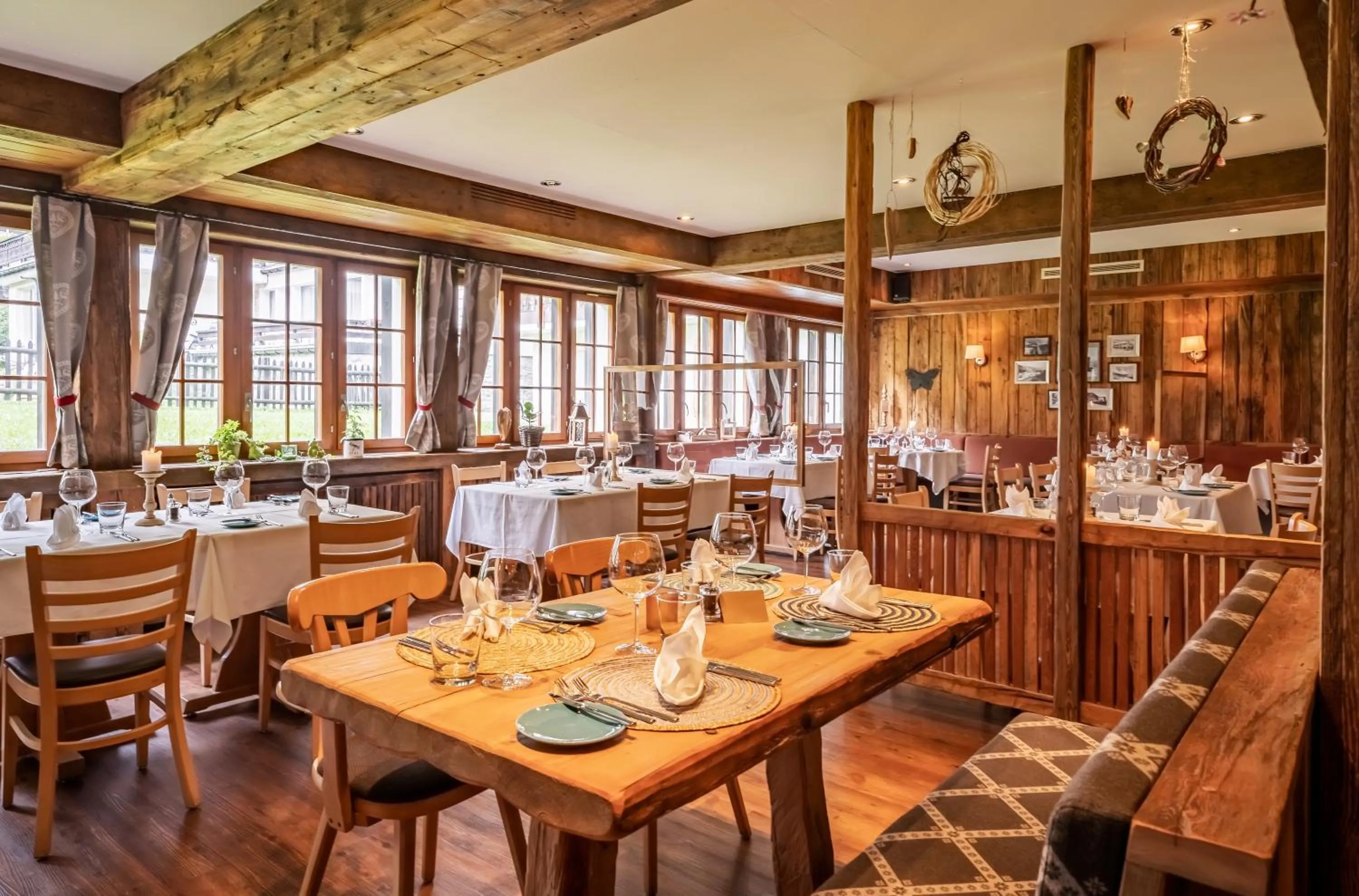 Restaurant/places to eat in Hotel Pollux