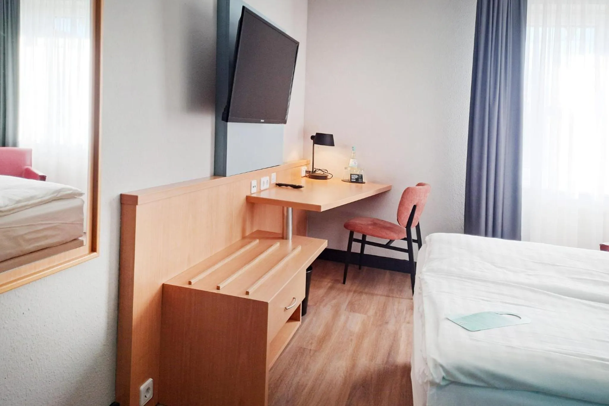 Photo of the whole room, Bed in Garner Hotel Cottbus Süd by IHG