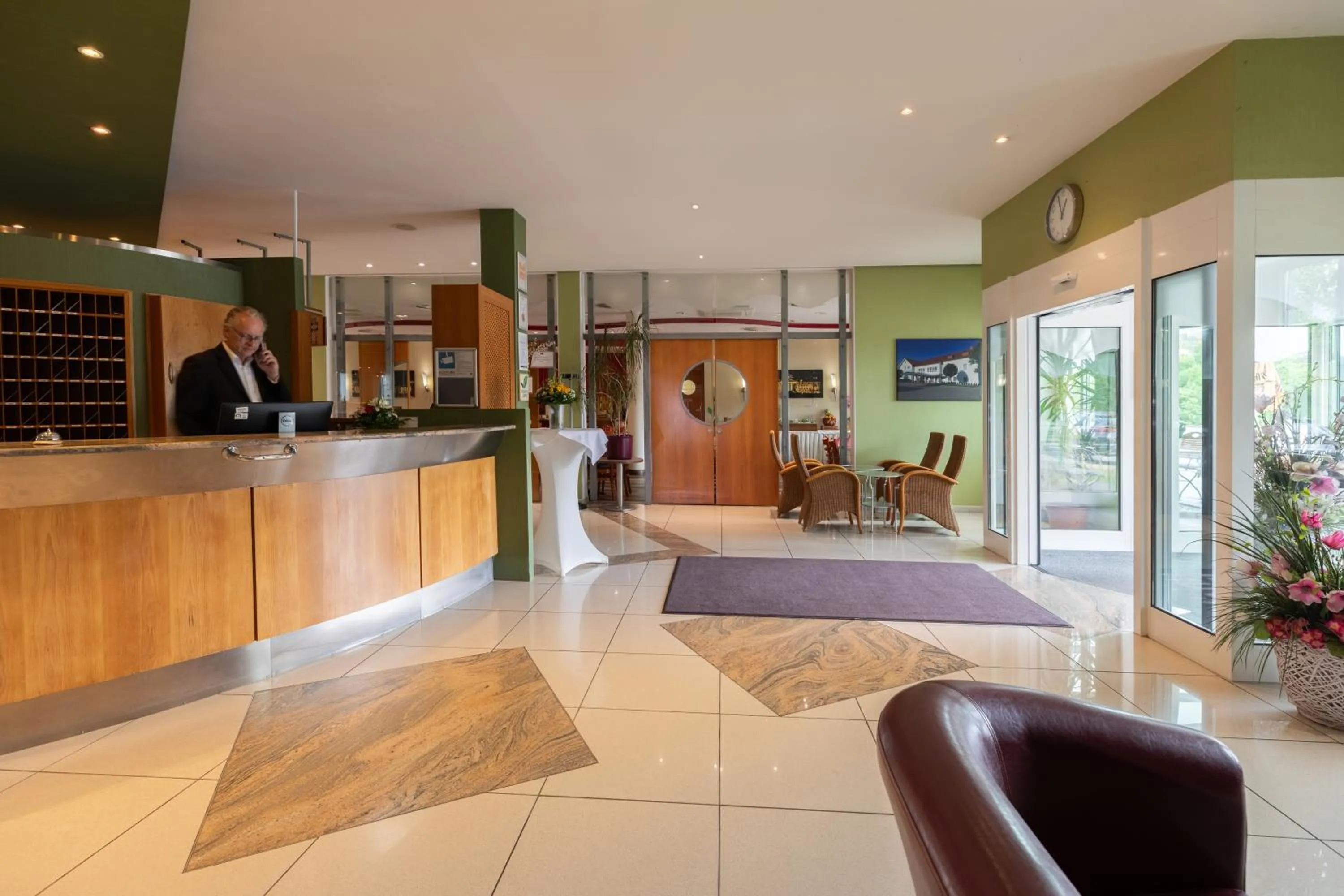 Lobby or reception in Novum Hotel Seegraben Cottbus