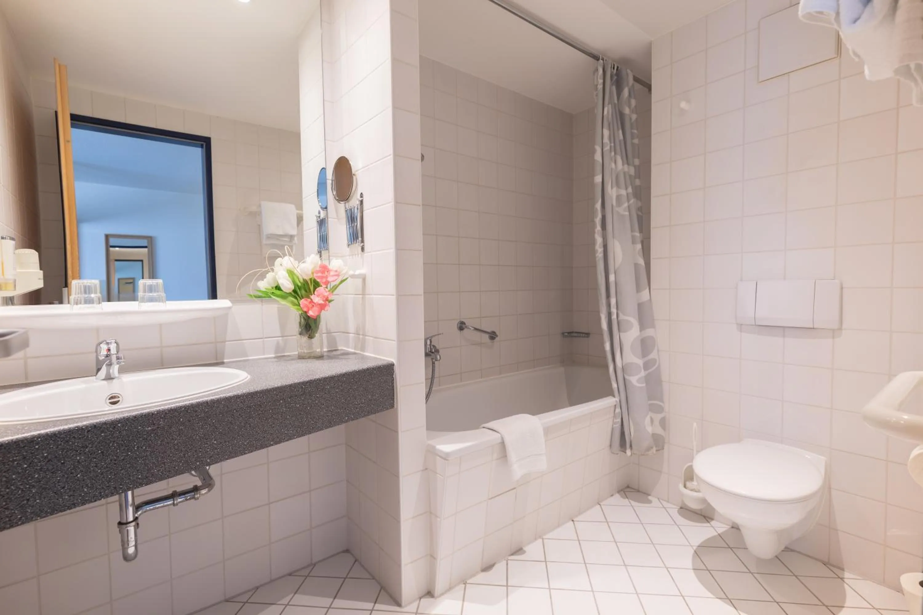 Shower in Novum Hotel Seegraben Cottbus