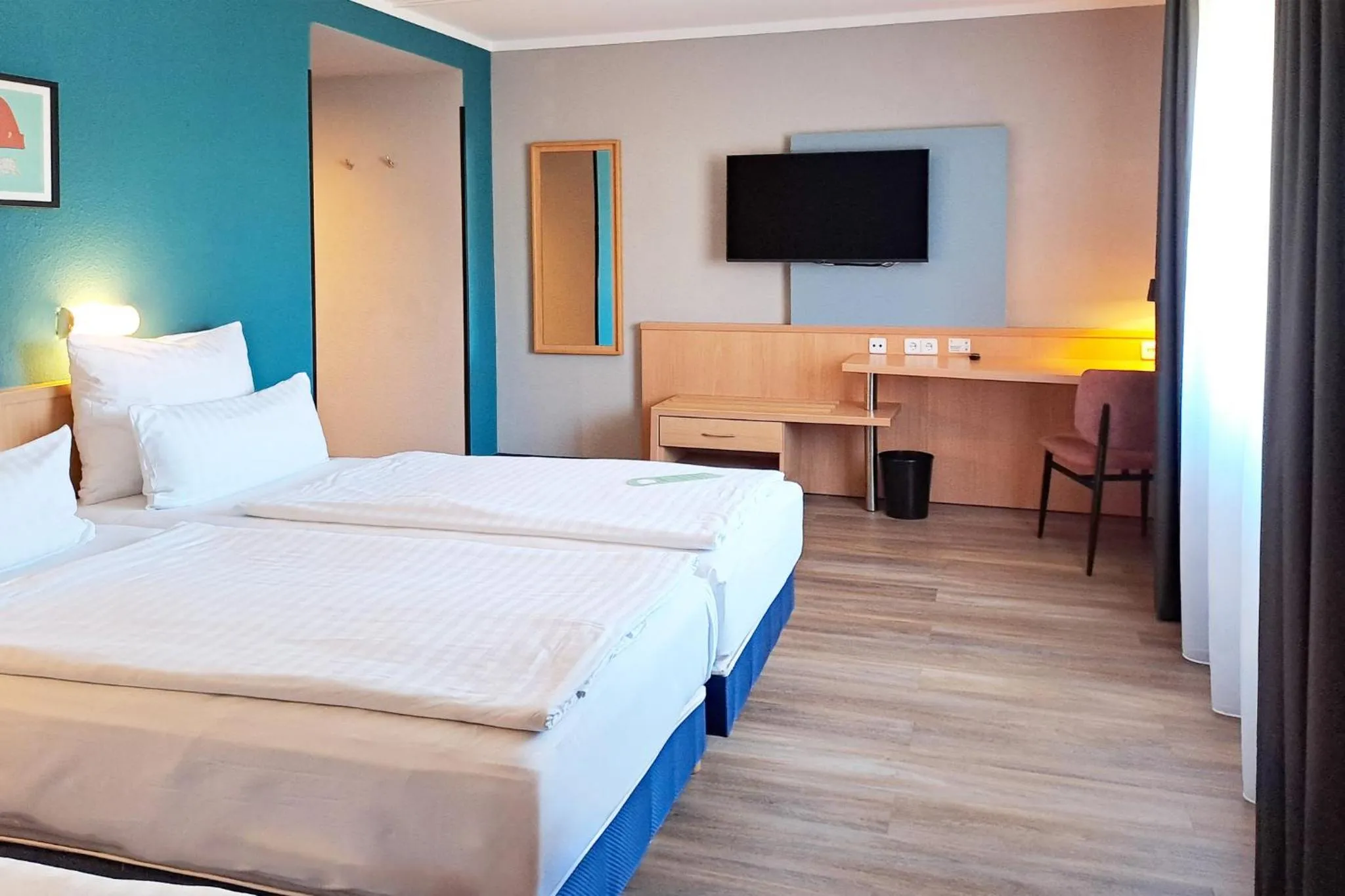 Photo of the whole room, Bed in Garner Hotel Cottbus Süd by IHG
