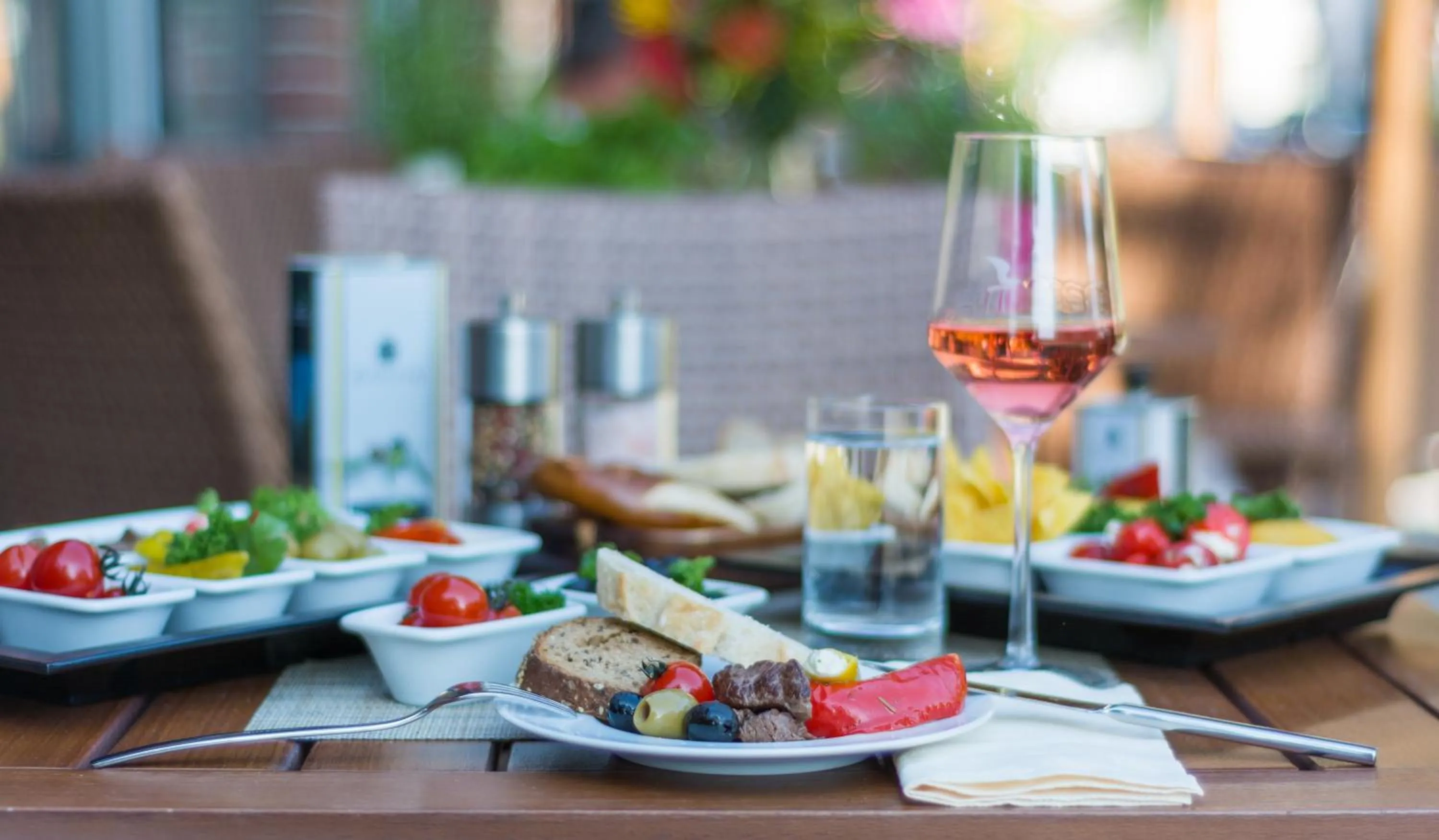 Restaurant/places to eat in Park-Hotel Hübner