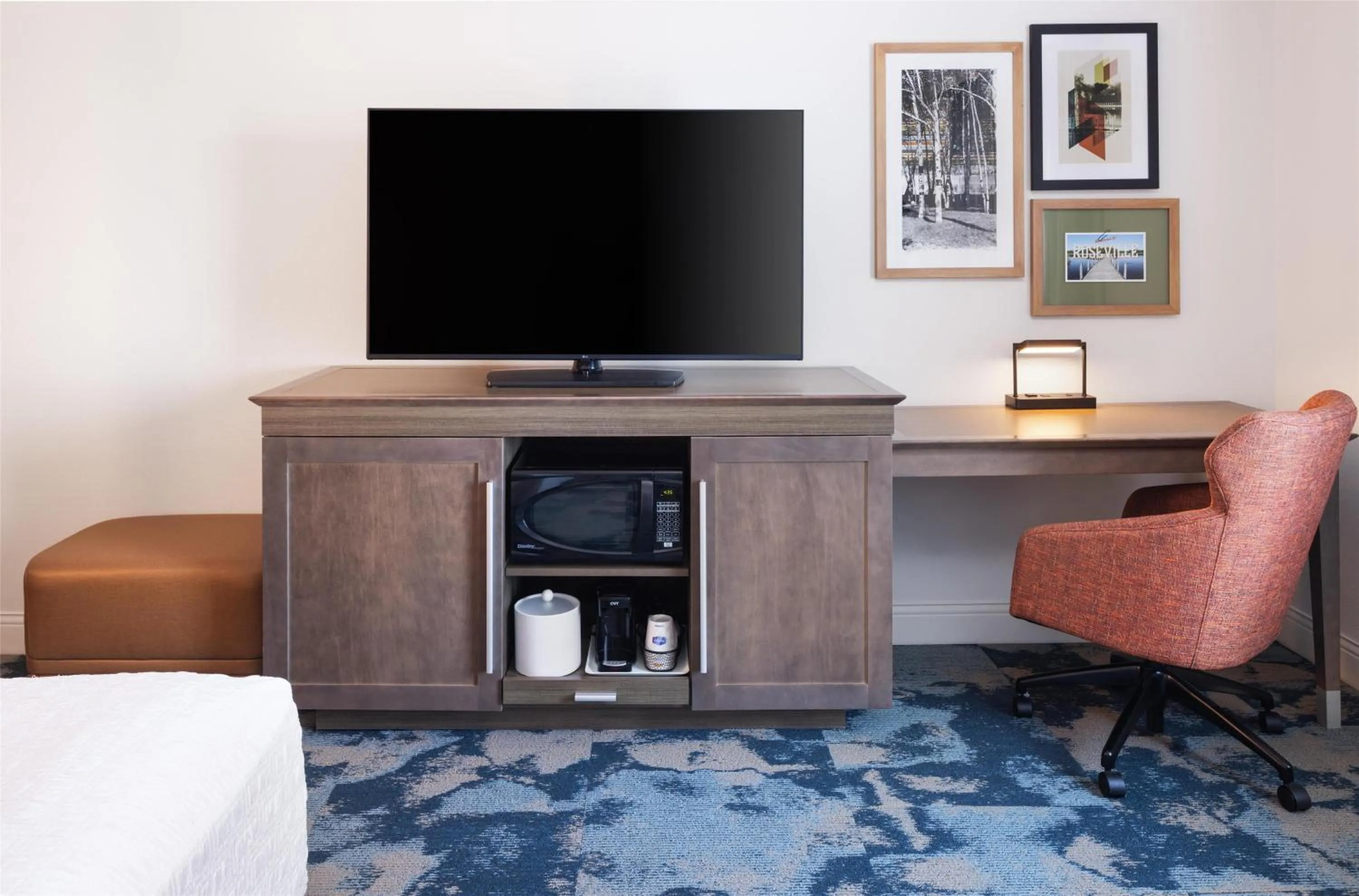 Bedroom in Hampton Inn Minneapolis-Roseville,MN