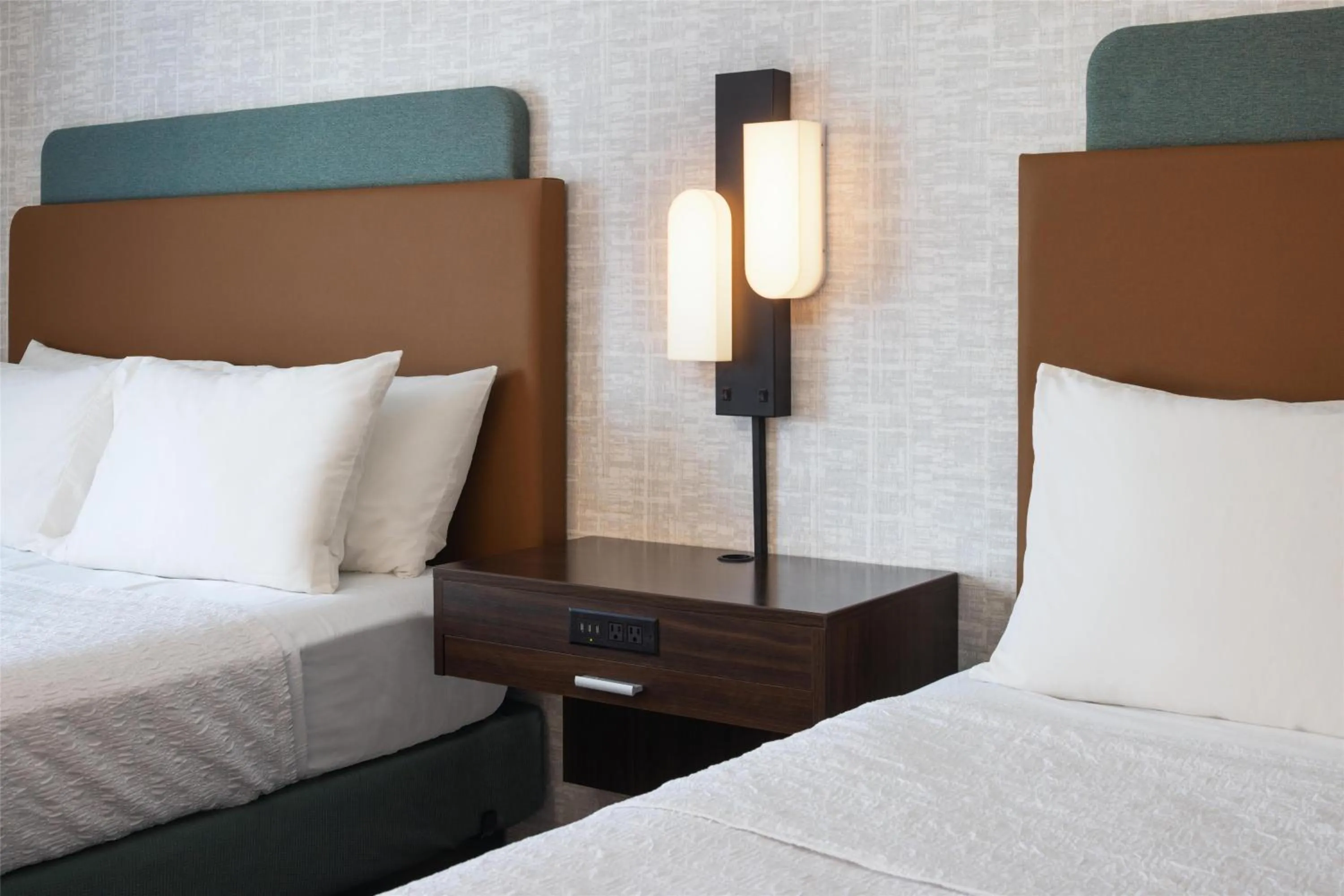 Bed in Hampton Inn Minneapolis-Roseville,MN