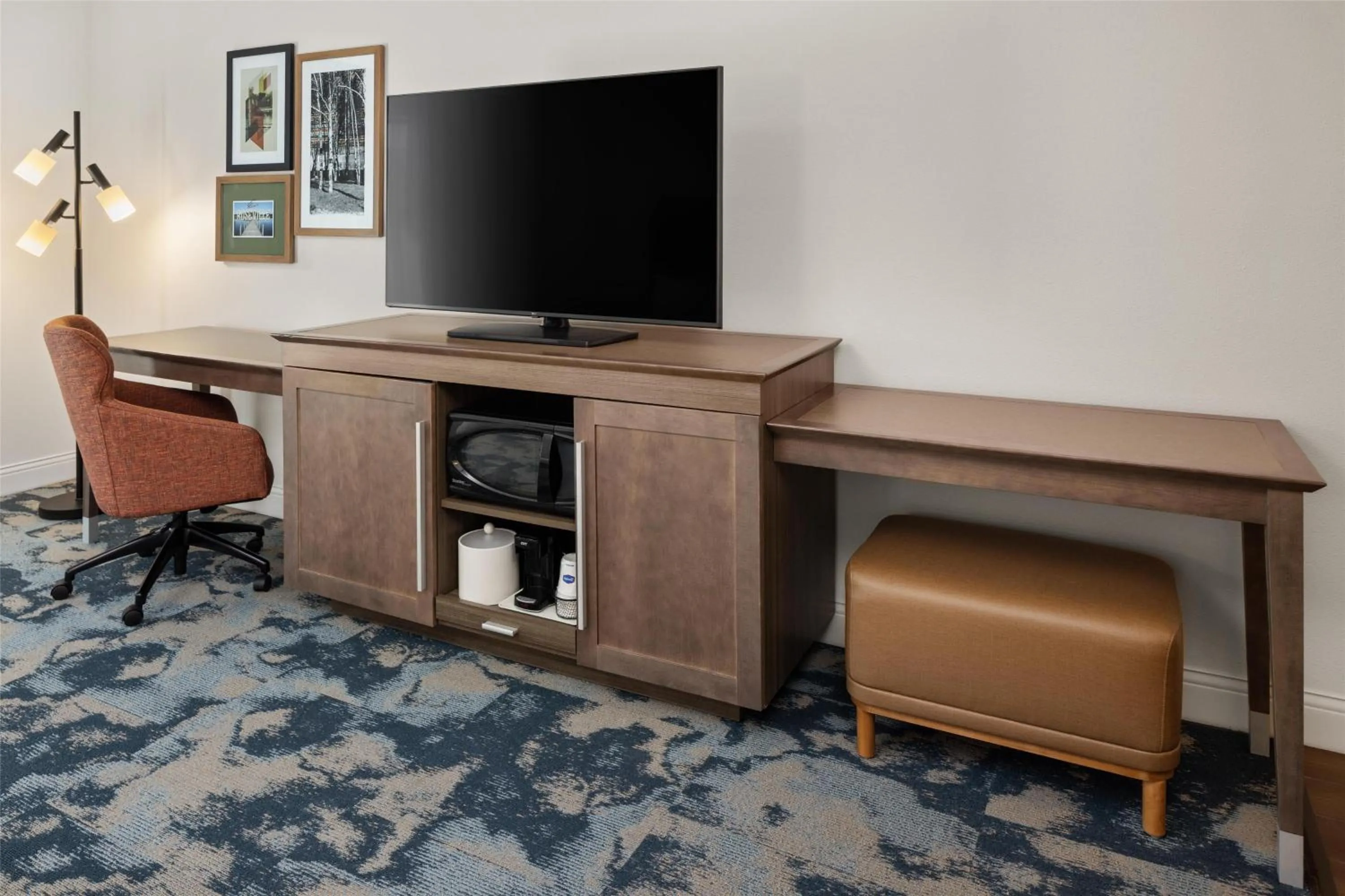 Bedroom in Hampton Inn Minneapolis-Roseville,MN