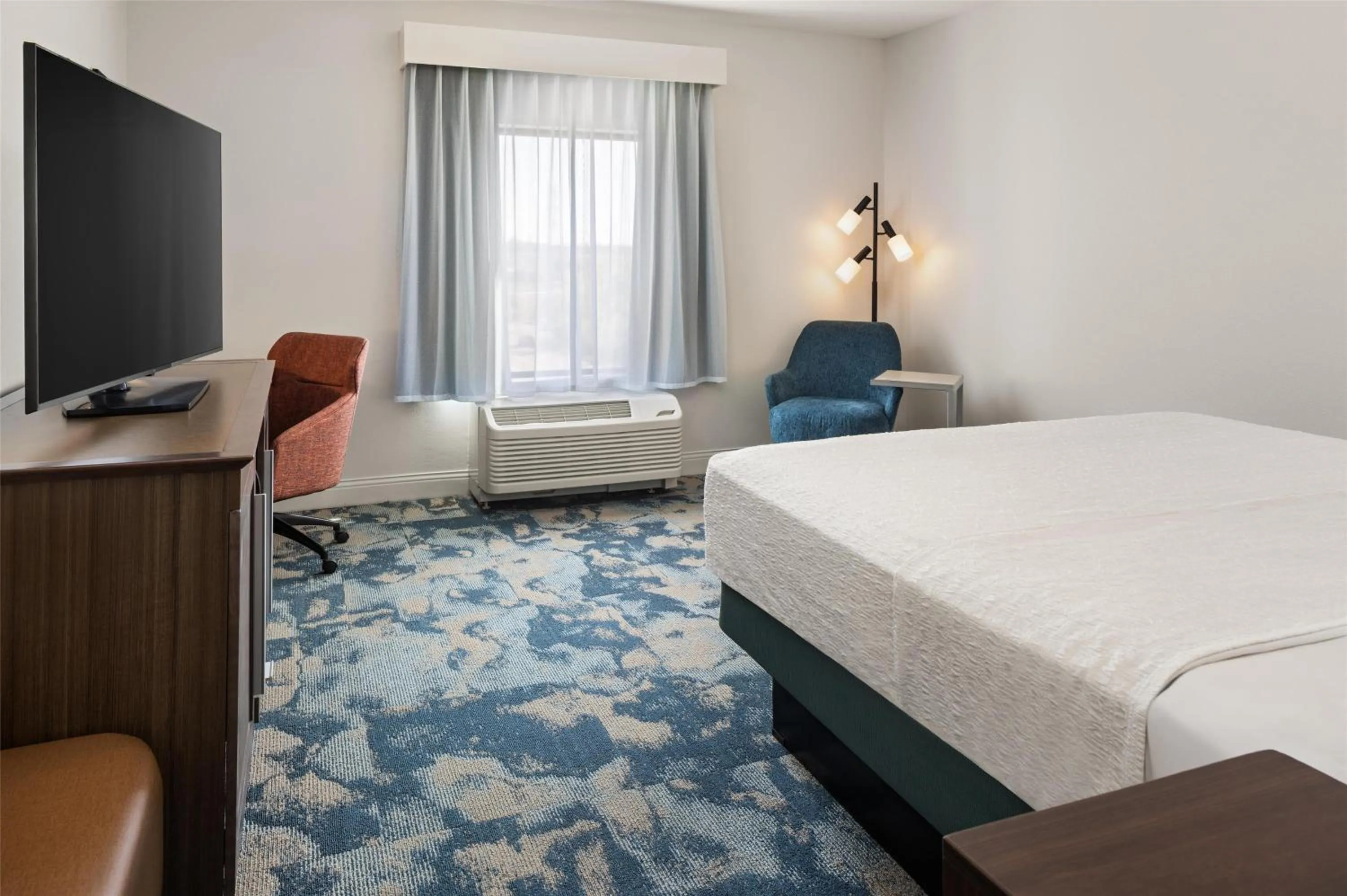 Bed in Hampton Inn Minneapolis-Roseville,MN