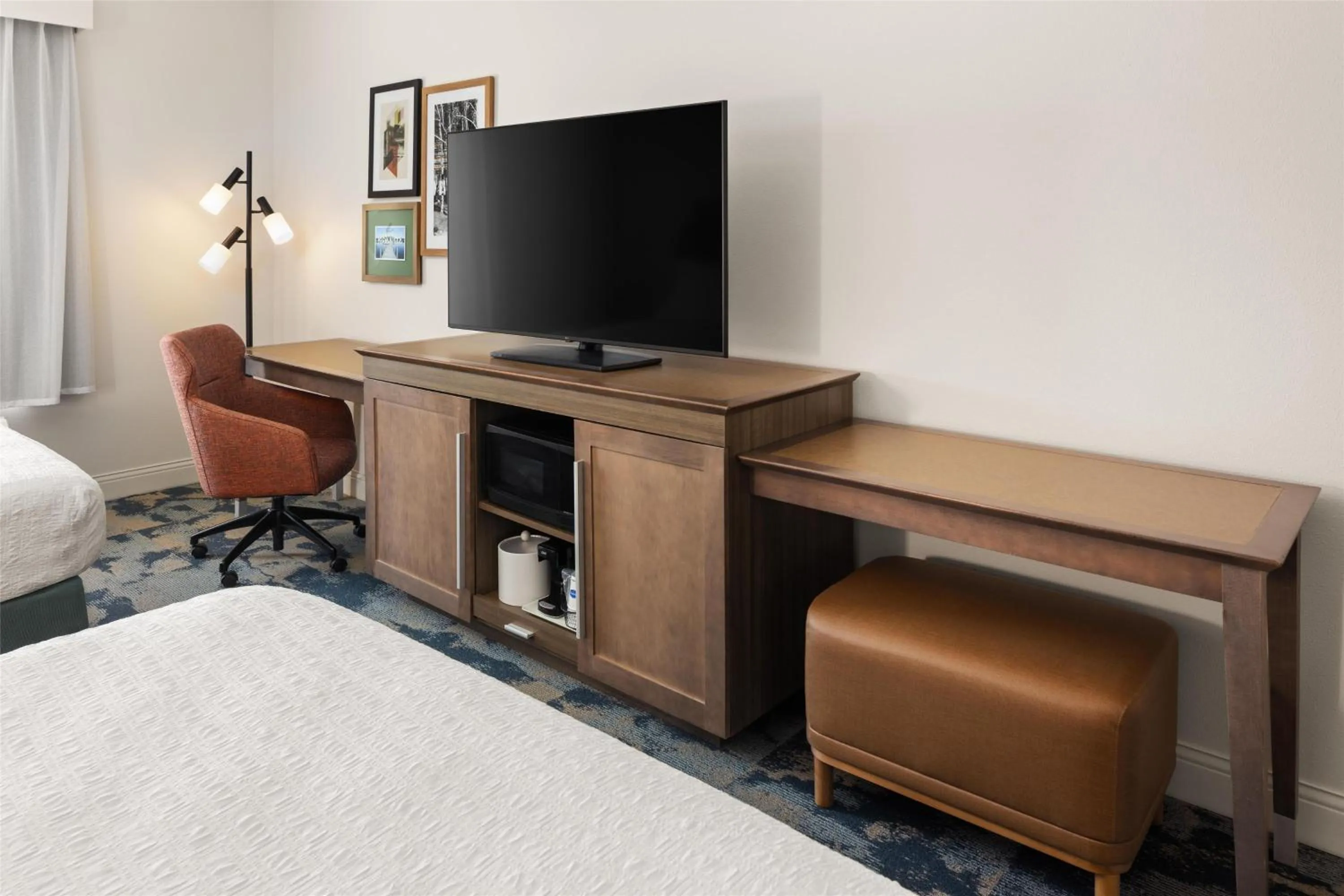 Bed in Hampton Inn Minneapolis-Roseville,MN