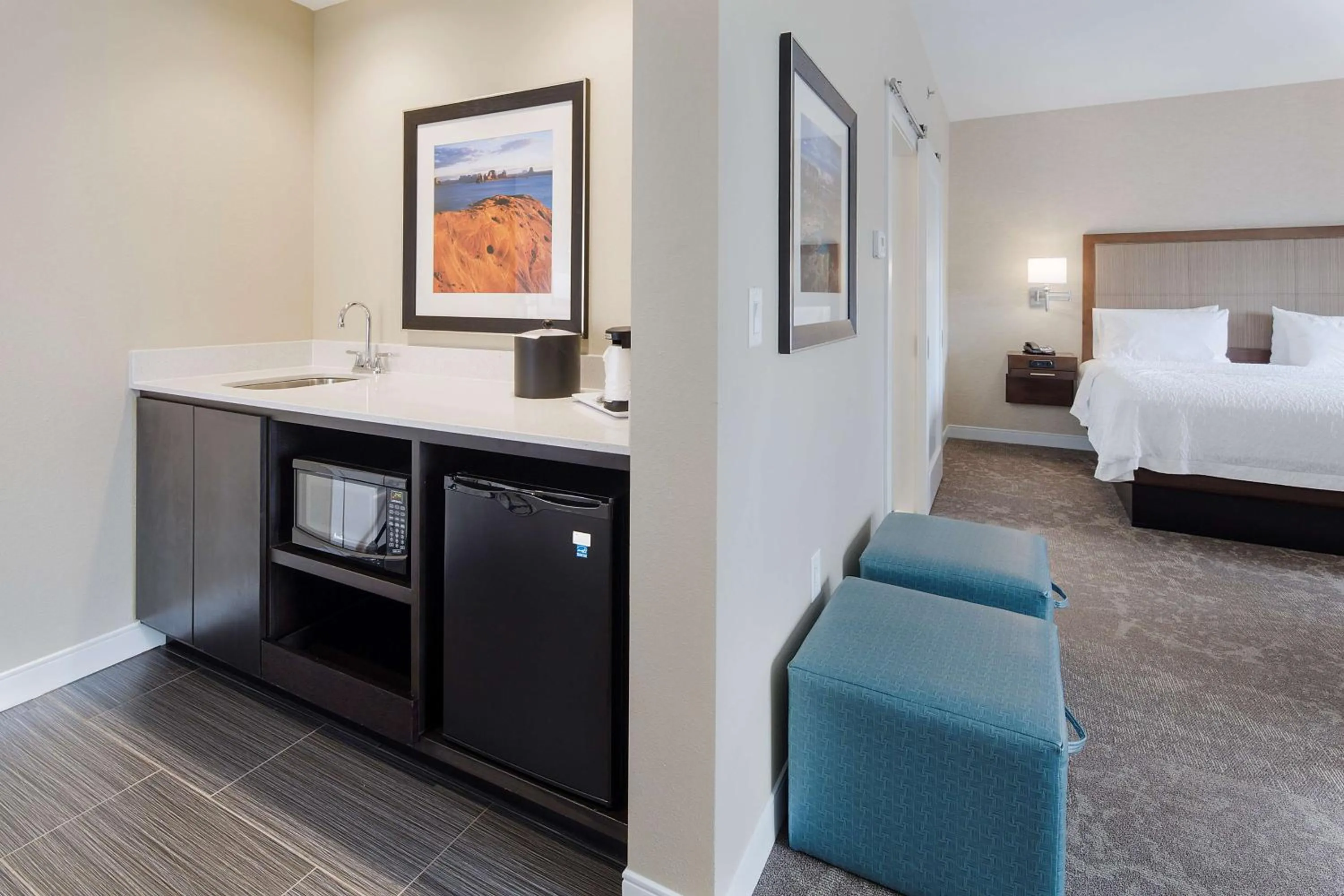 Kitchen or kitchenette, Bed in Hampton Inn & Suites Page - Lake Powell
