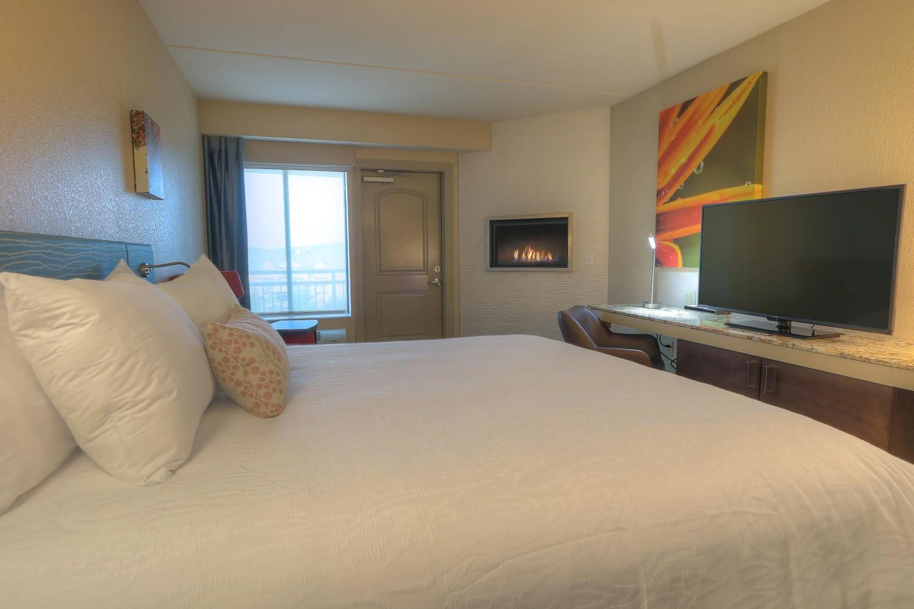 Bed in Hilton Garden Inn Pigeon Forge