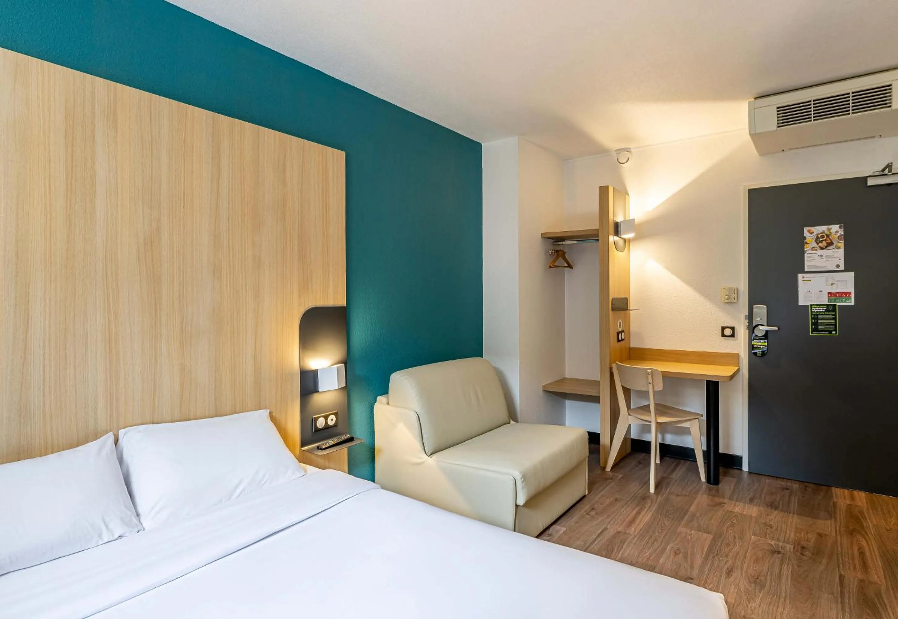 Bedroom, Bed in B&B HOTEL Bordeaux Mérignac Aéroport