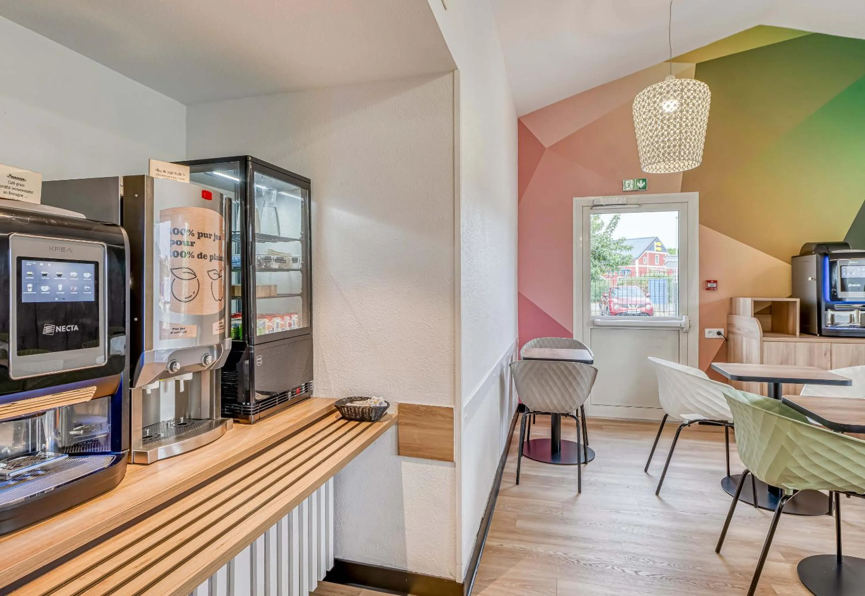 Buffet breakfast in B&B HOTEL Bordeaux Mérignac Aéroport