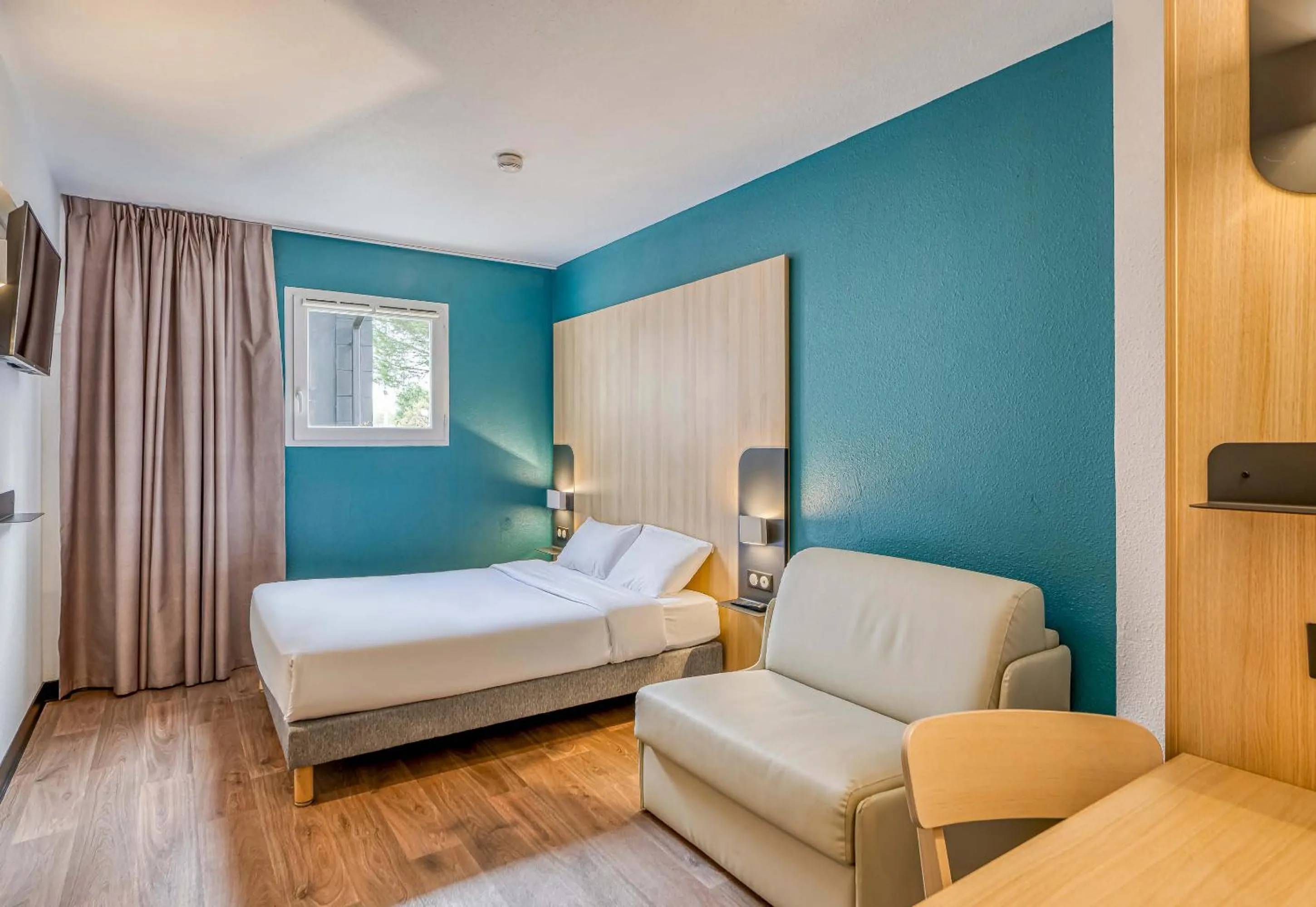 Bedroom, Bed in B&B HOTEL Bordeaux Mérignac Aéroport