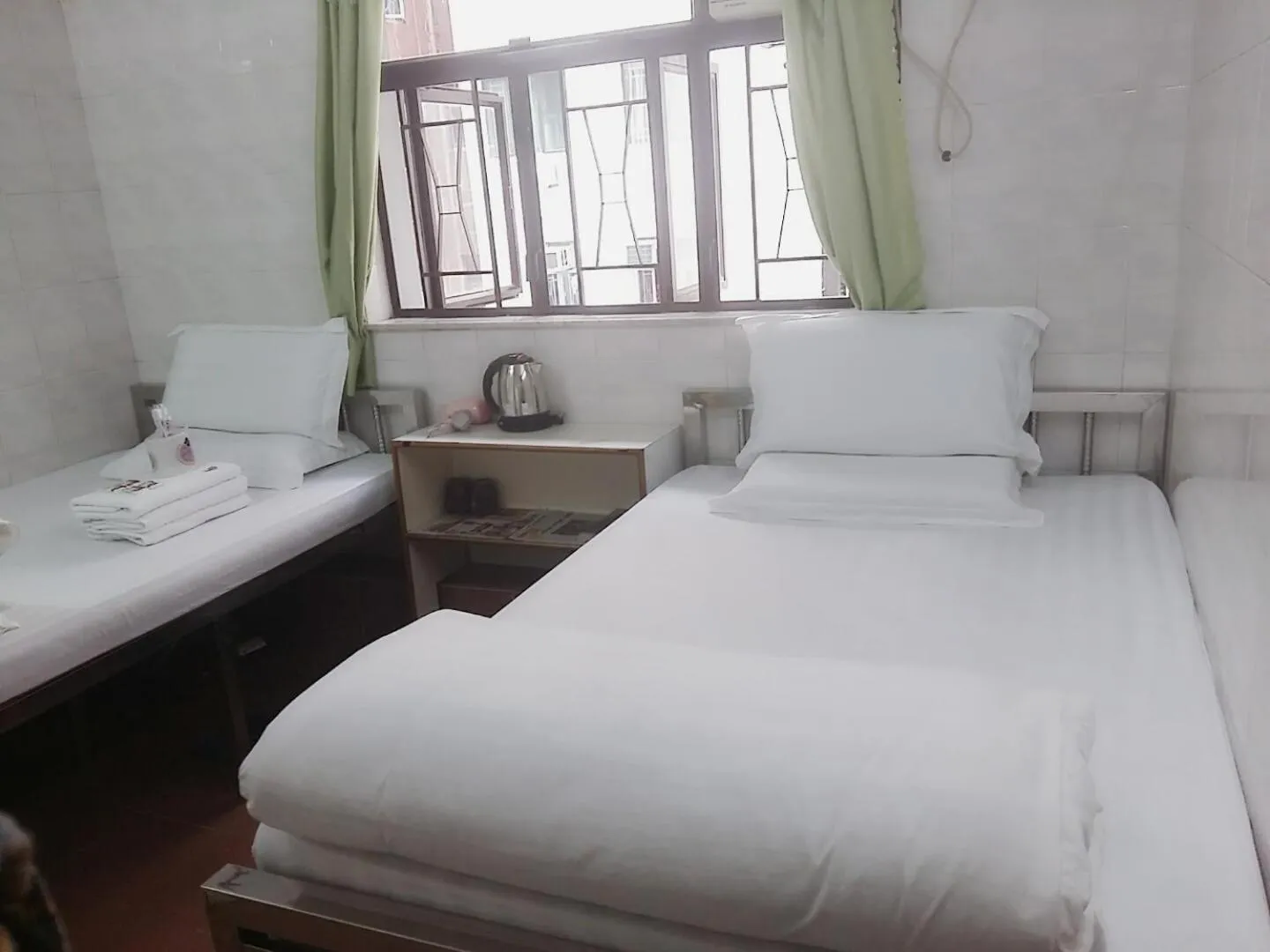 Bed in New Yan Yan Guest House reception 9th floor Flat E4 E6