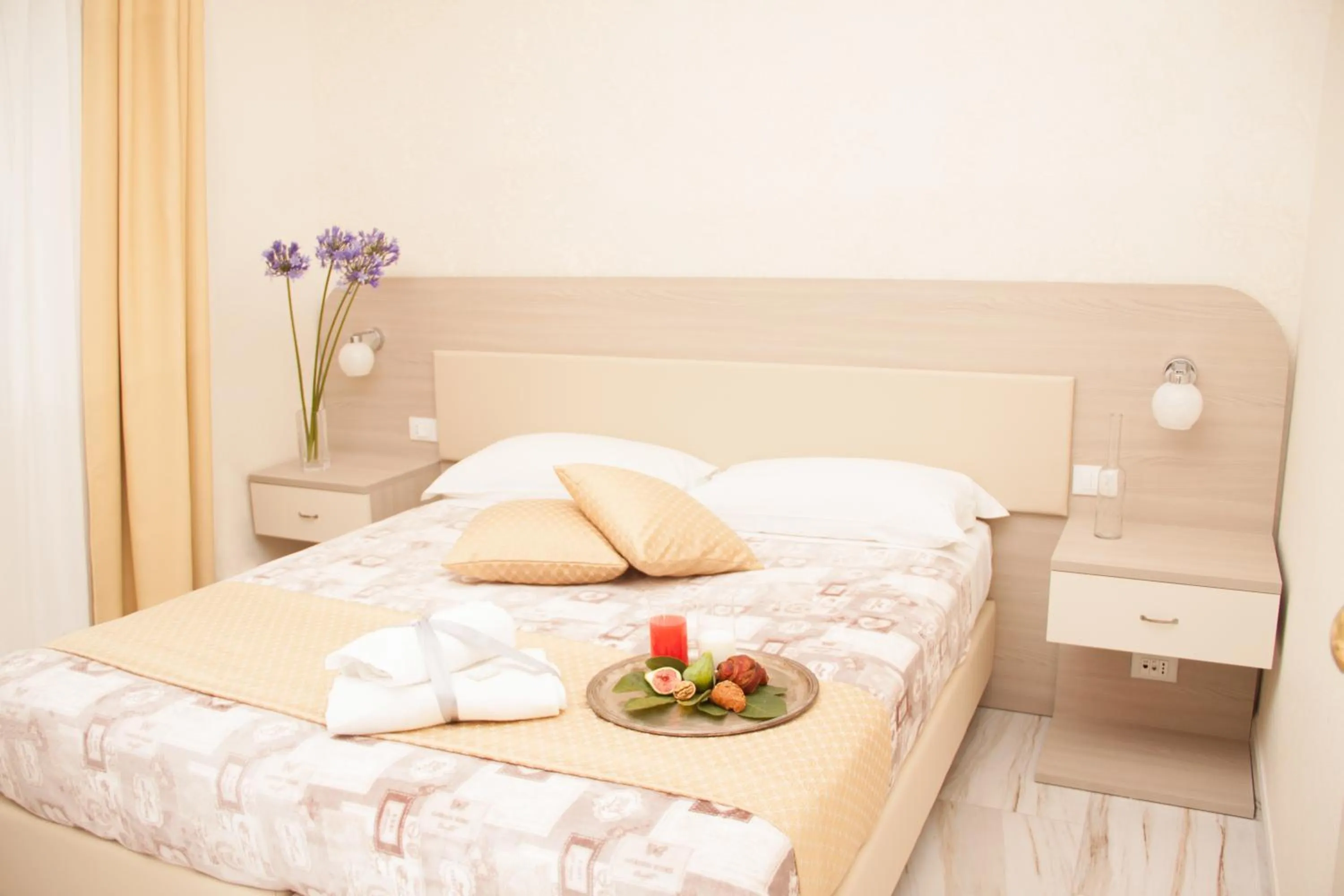 Photo of the whole room, Bed in Rome Airport Inn