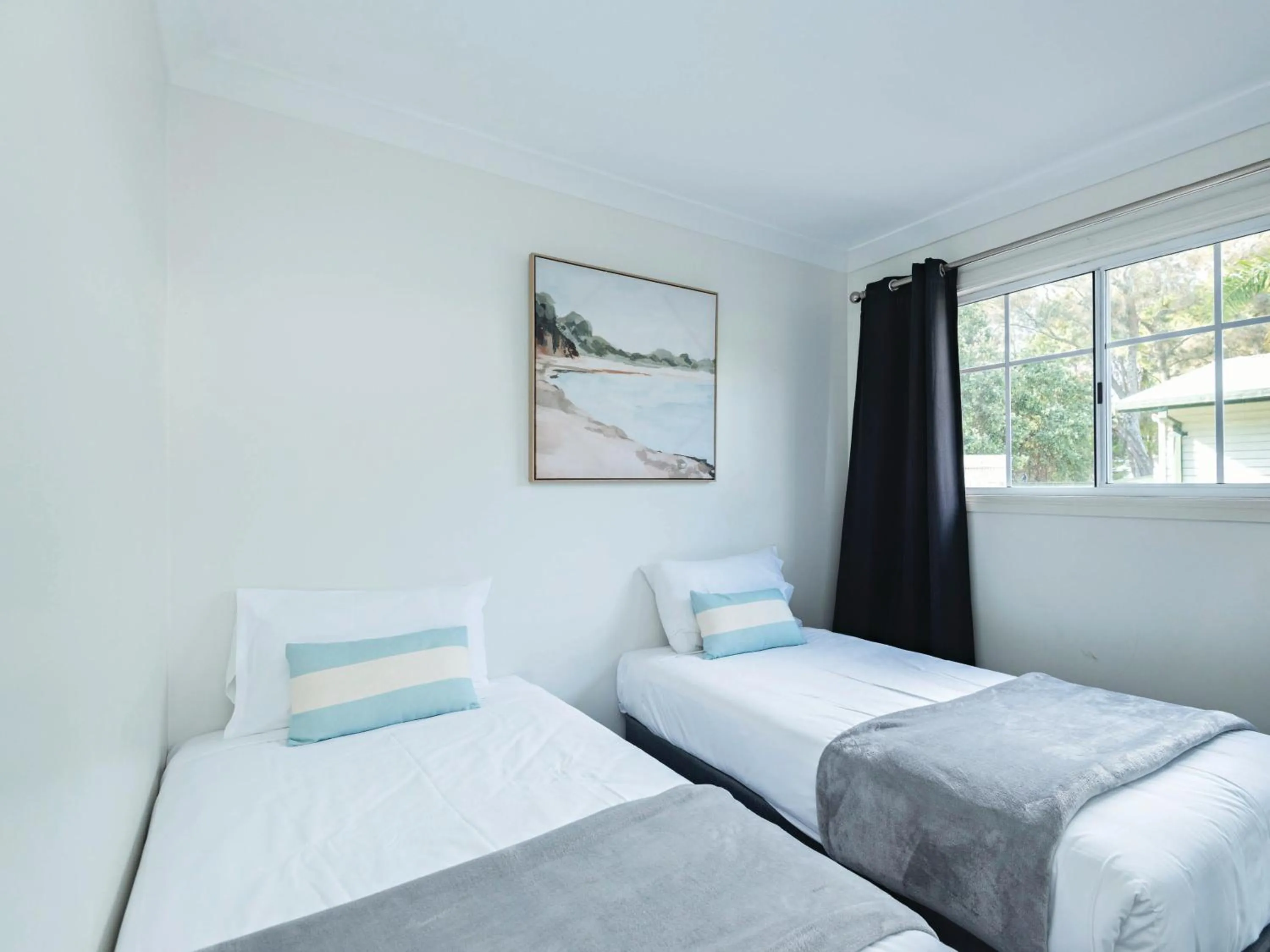 Bedroom, Bed in Barlings Beach Holiday Park