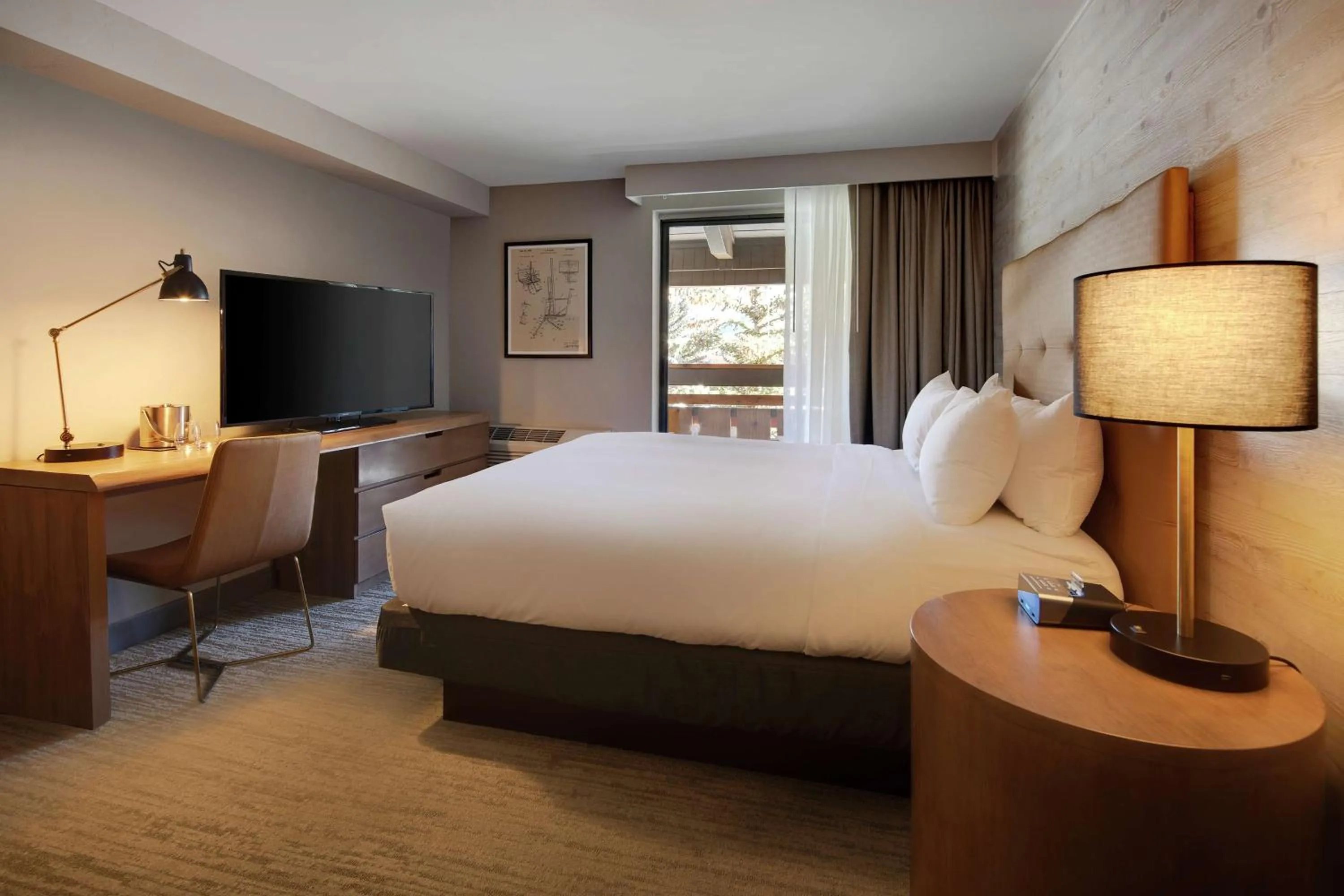 Bedroom, Bed in Highline Vail - a DoubleTree by Hilton