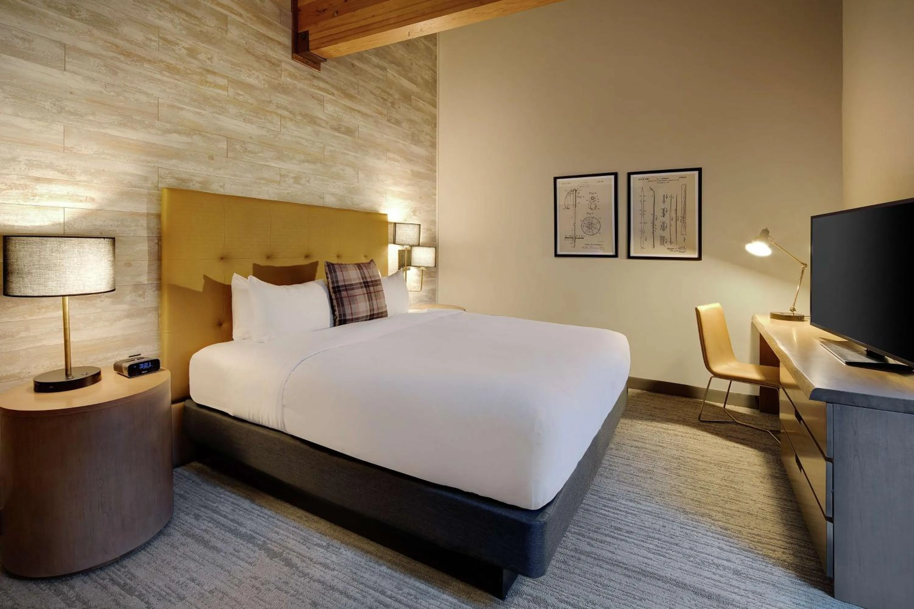 Bedroom, Bed in Highline Vail - a DoubleTree by Hilton