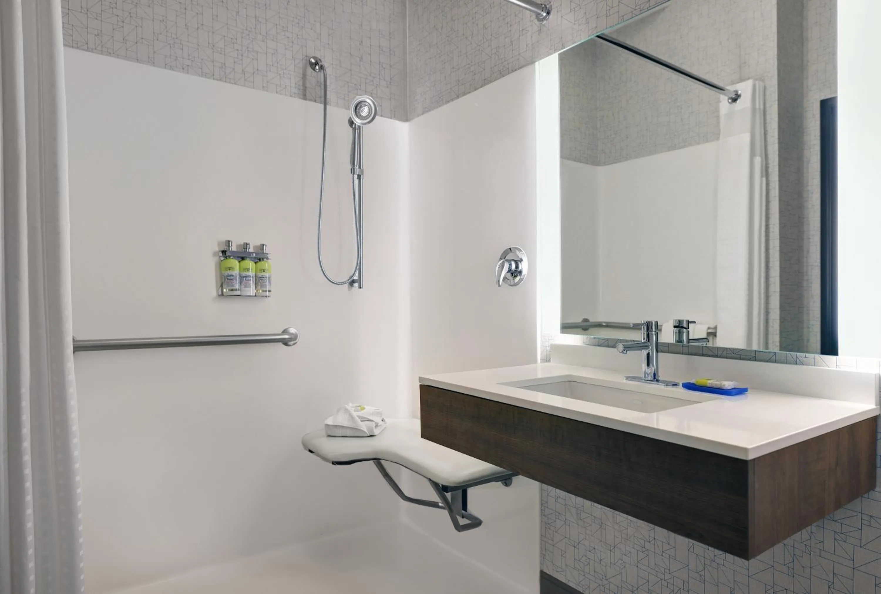 Photo of the whole room in Holiday Inn Express Newport by IHG