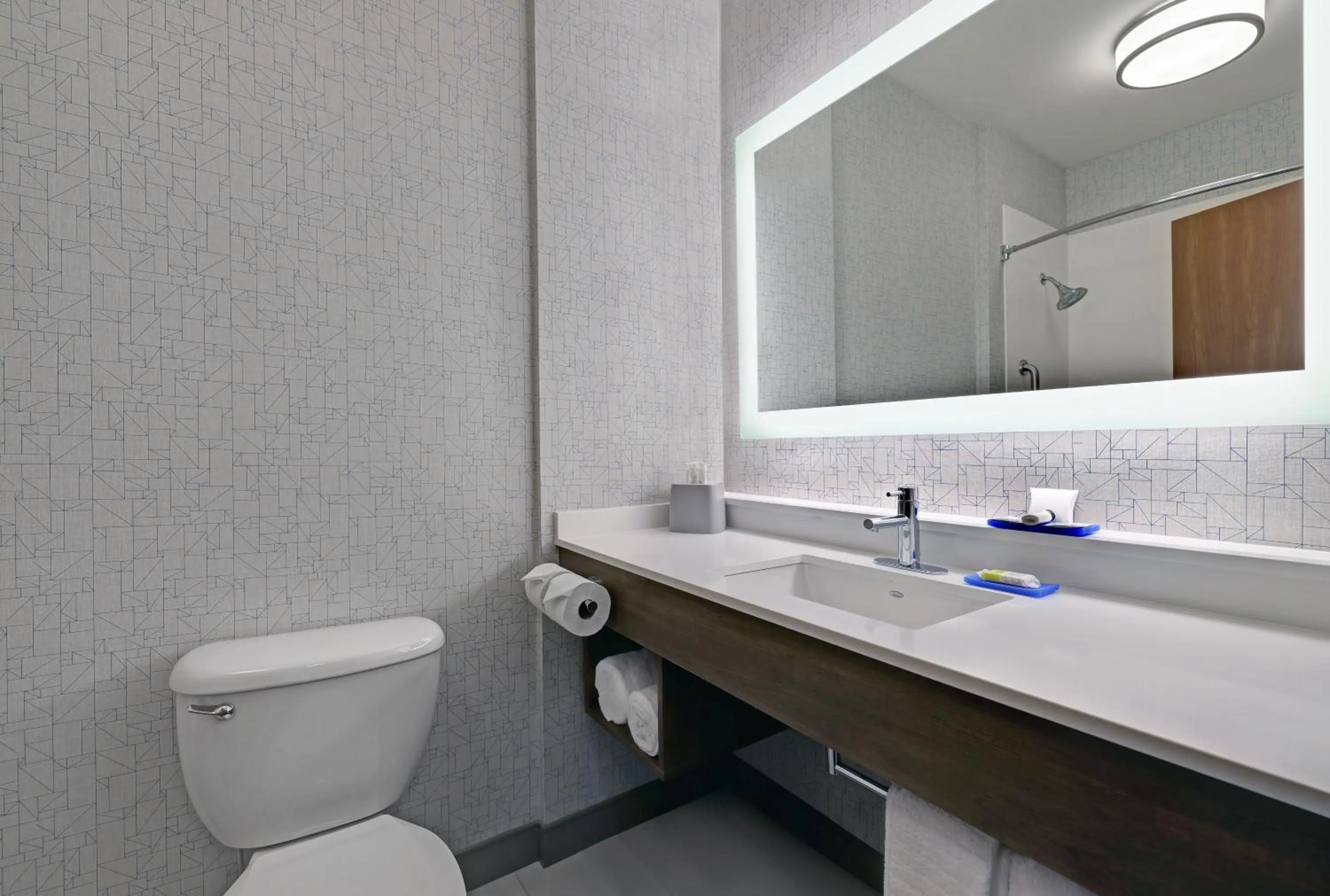 Bathroom in Holiday Inn Express Newport by IHG