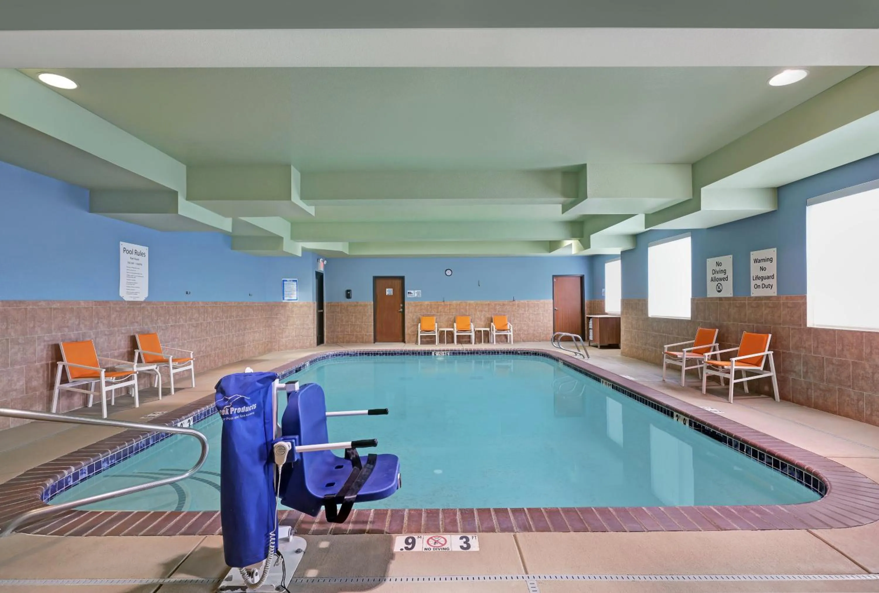 Swimming pool in Holiday Inn Express Newport by IHG