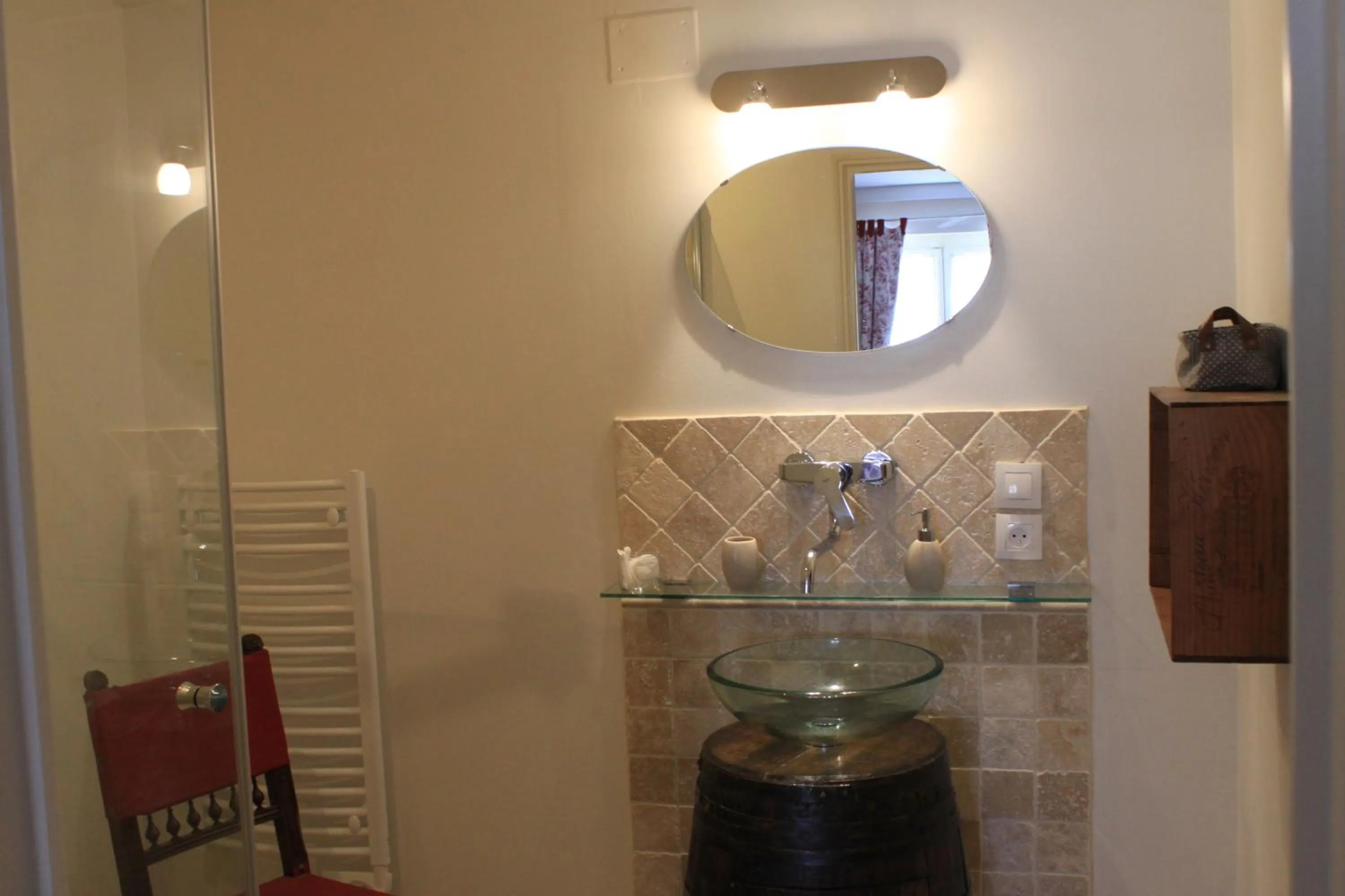 Bathroom in Cellier de l'abbaye - L'Ermitage