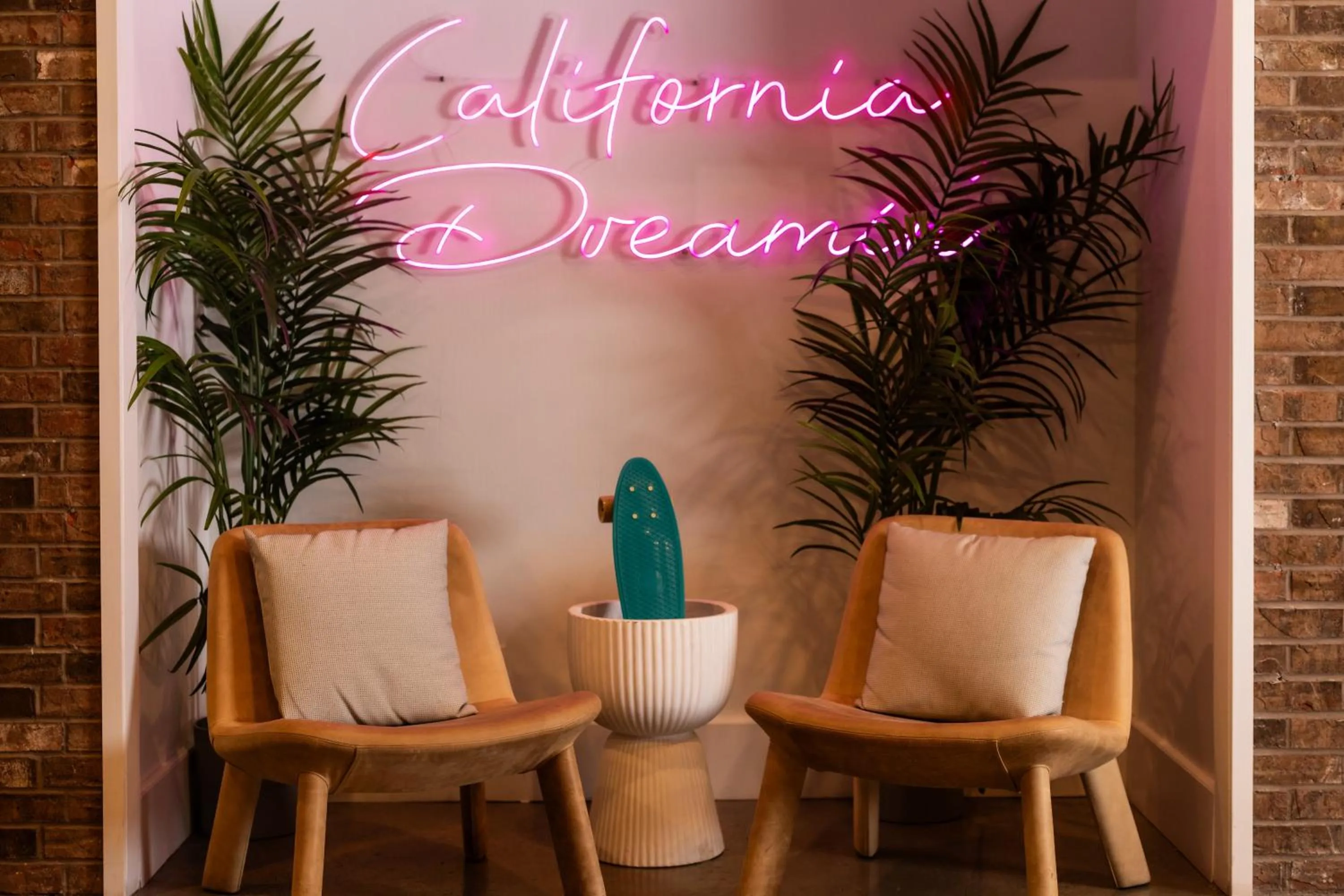 Restaurant/places to eat in Hotel Burbank