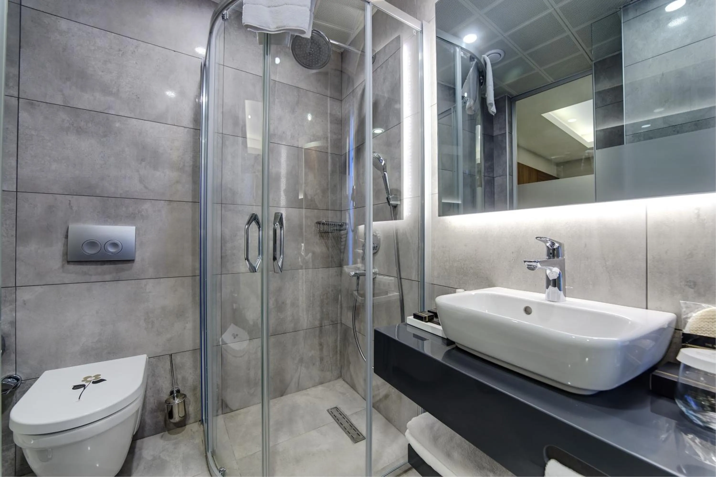 Bathroom in The Menord Hotel