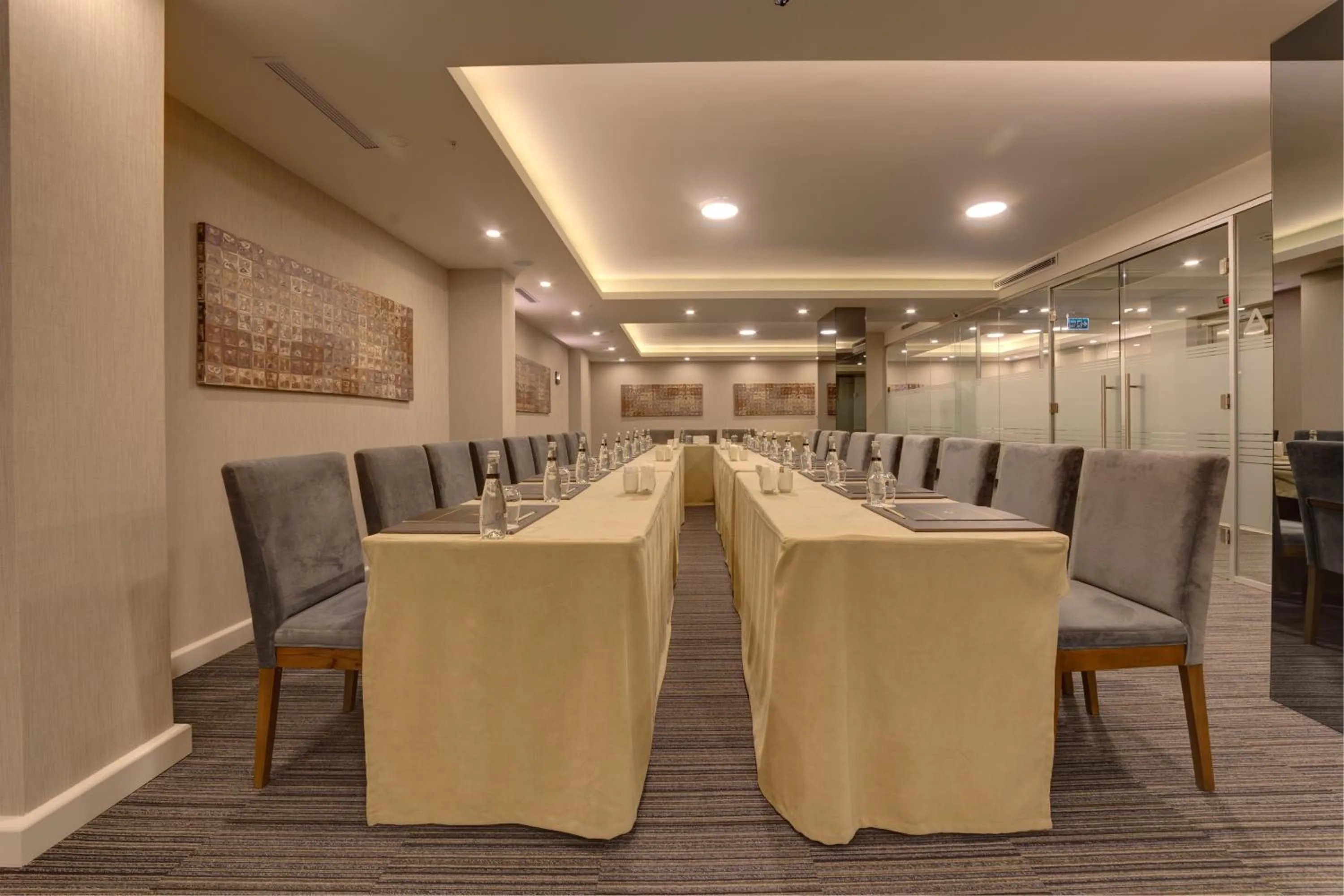 Food and drinks in The Menord Hotel