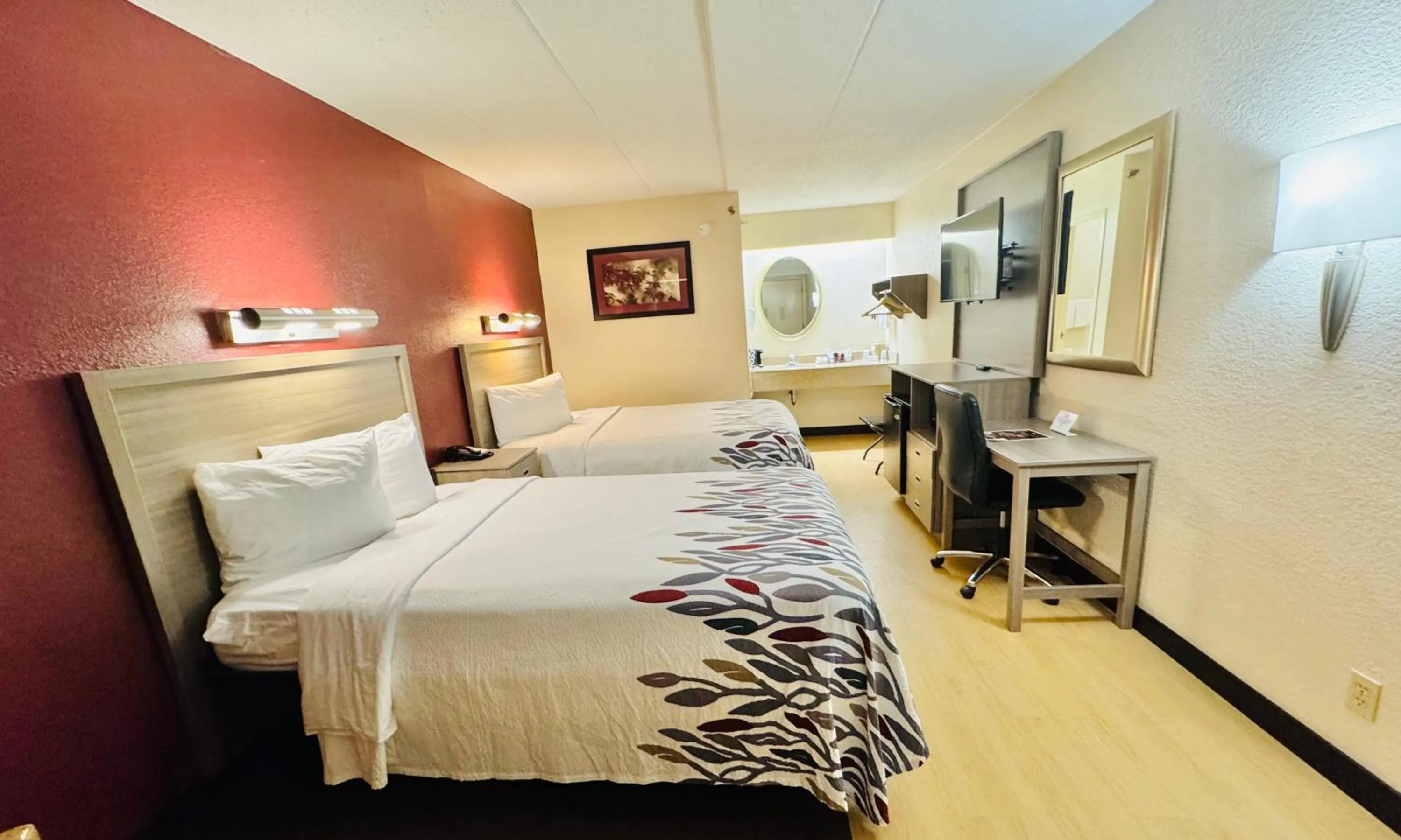 Photo of the whole room, Bed in Red Roof Inn Milford - New Haven