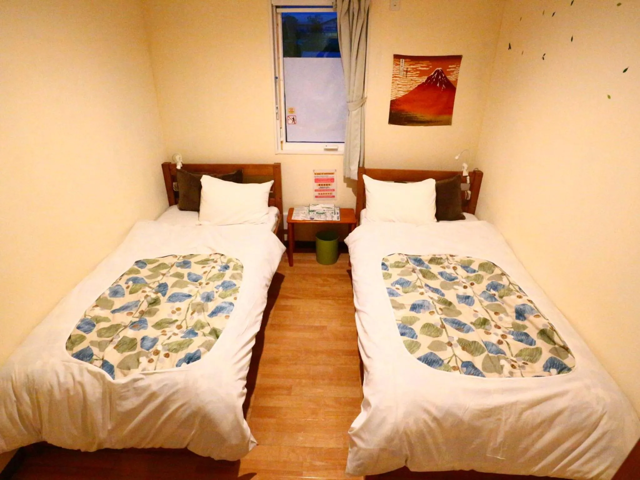 Bedroom, Bed in ホステル富士山 結