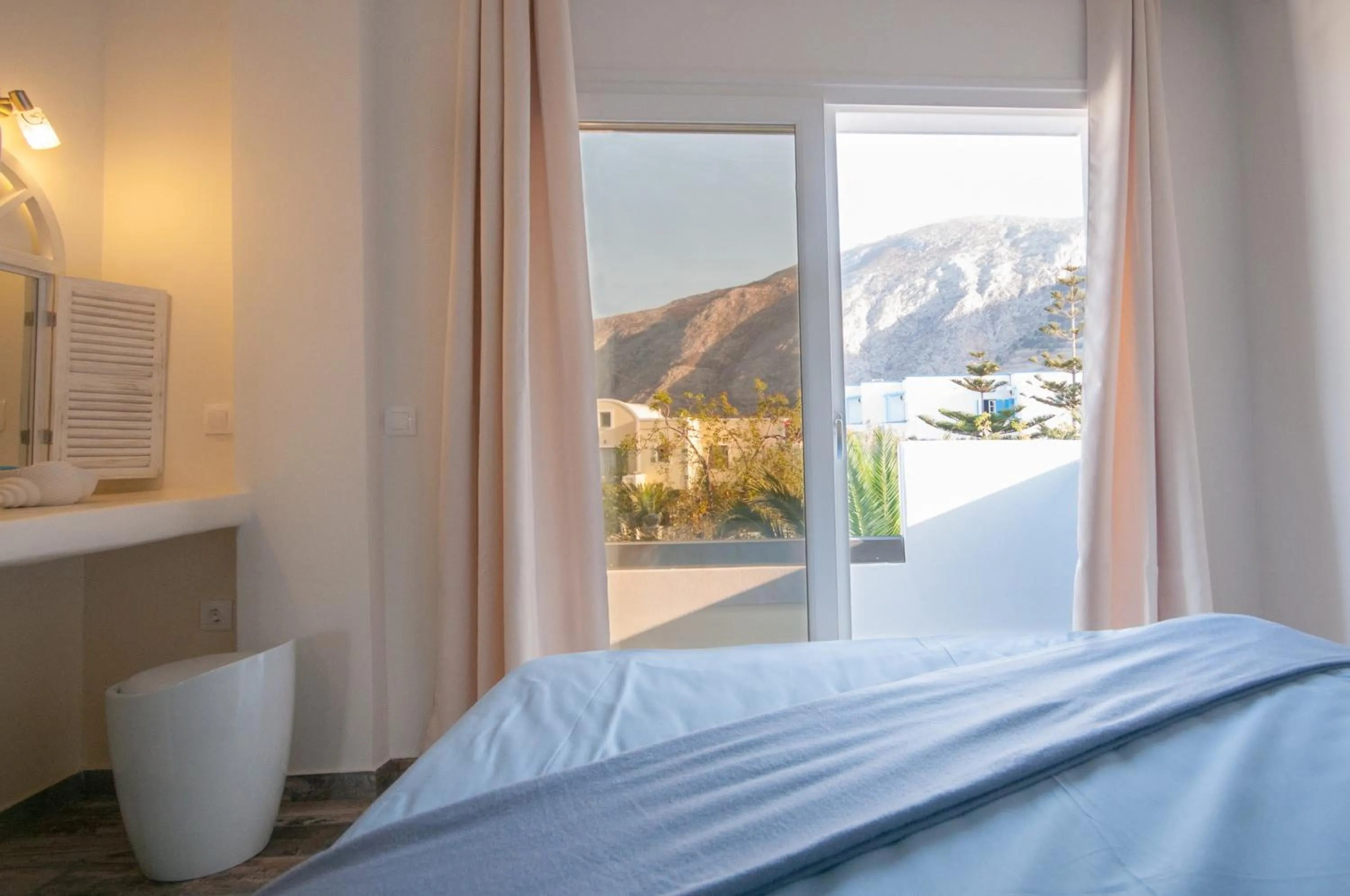 Photo of the whole room, Bed in Blue Dream - Santorini