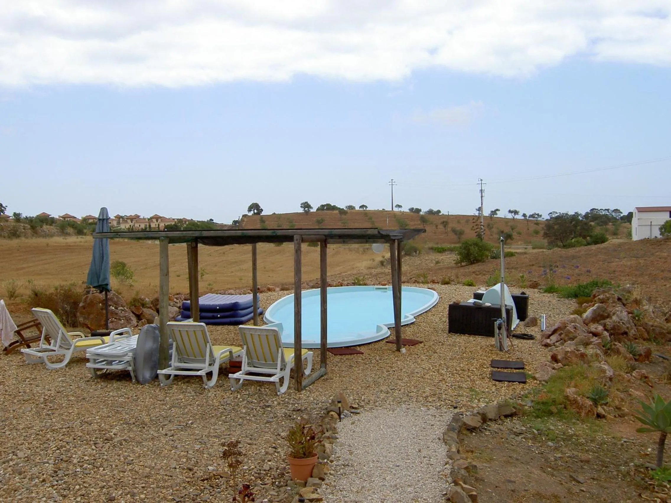 Swimming pool in Quartos Com Boas Vistas