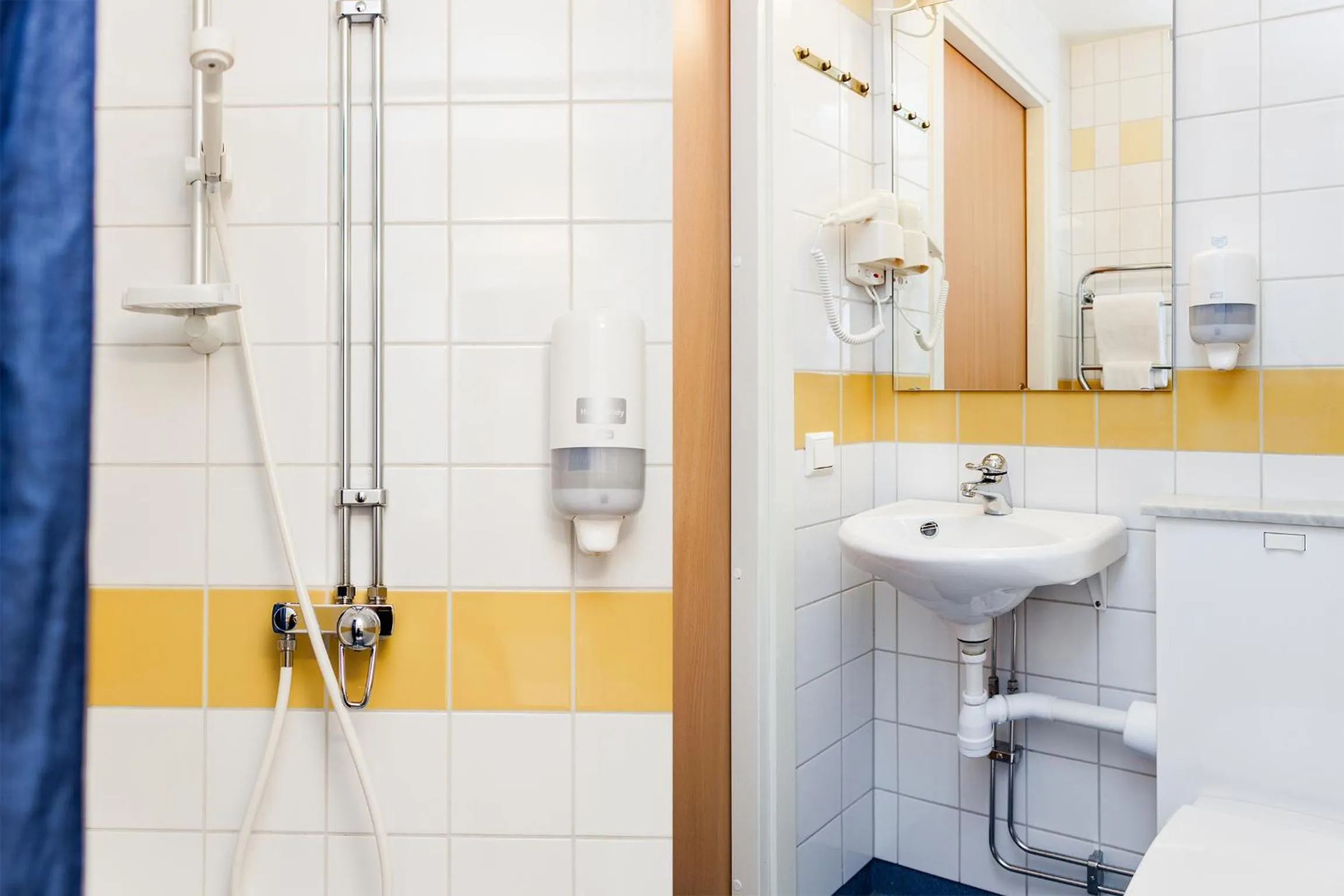 Shower in Hotel Expo Stockholm