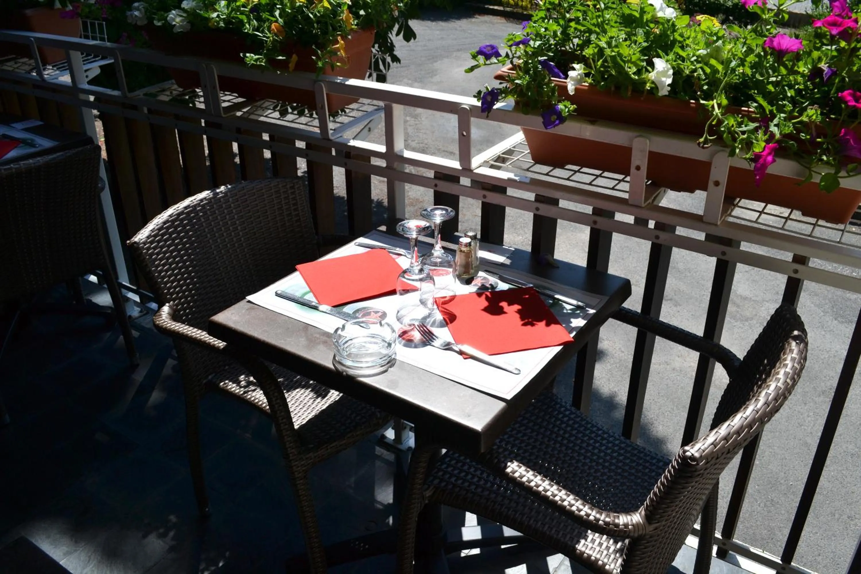Patio in Hôtel la Scala
