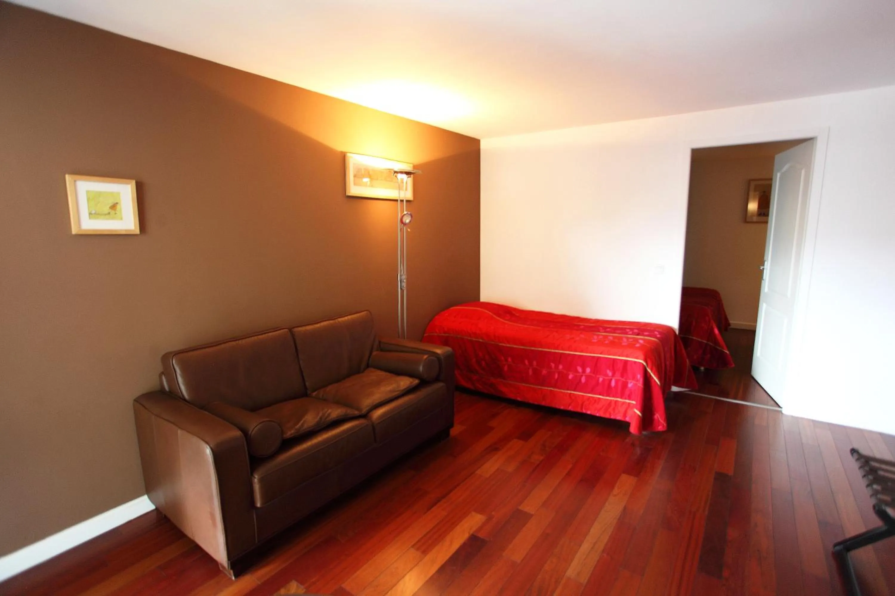 Photo of the whole room in Hôtel la Scala