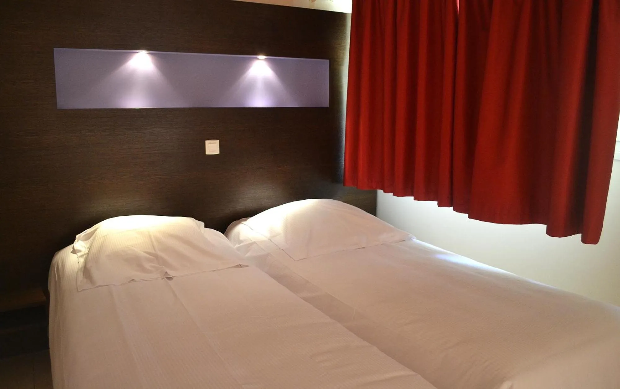 Bed in Hôtel la Scala