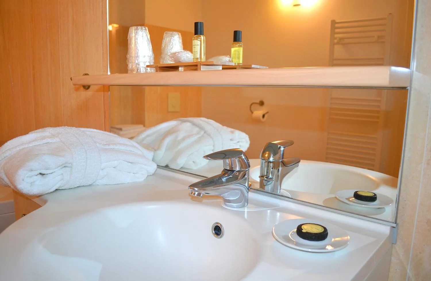 Bathroom in Hôtel la Scala