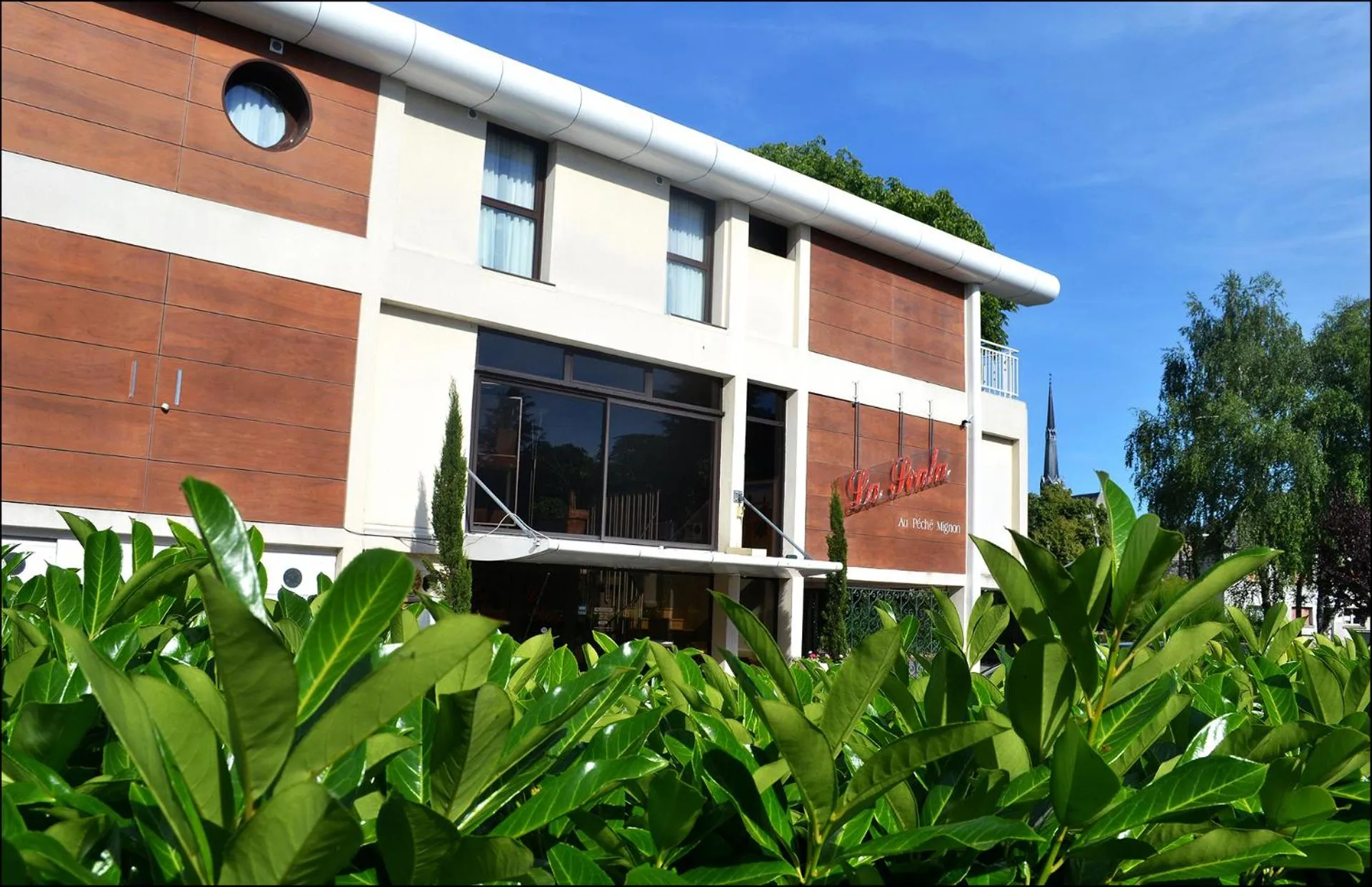 Facade/entrance in Hôtel la Scala