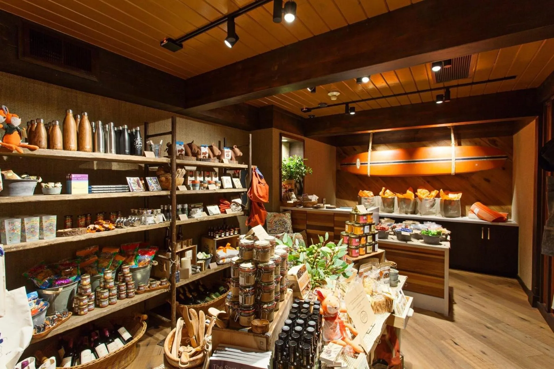 On-site shops in The Garland