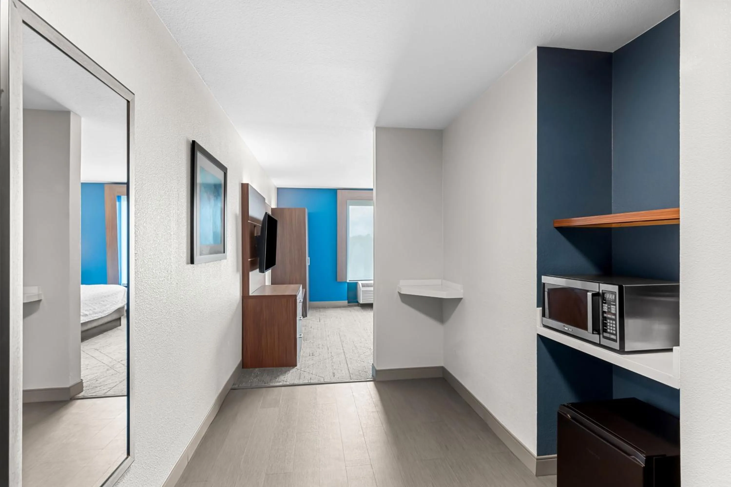 Photo of the whole room, Bed in Holiday Inn Express & Suites Austin SW - Sunset Valley by IHG Hotel