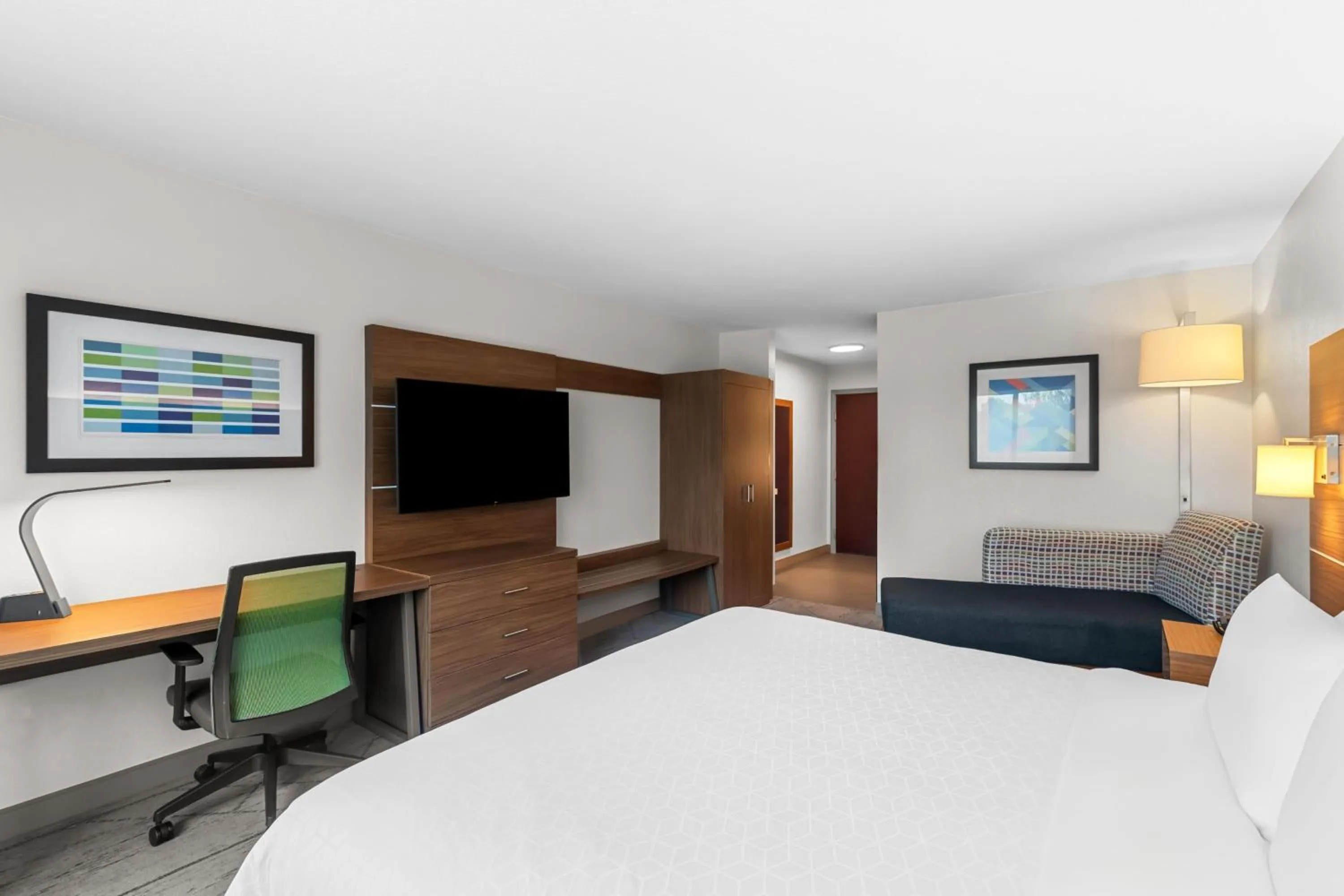 Photo of the whole room, Bed in Holiday Inn Express & Suites Austin SW - Sunset Valley by IHG Hotel
