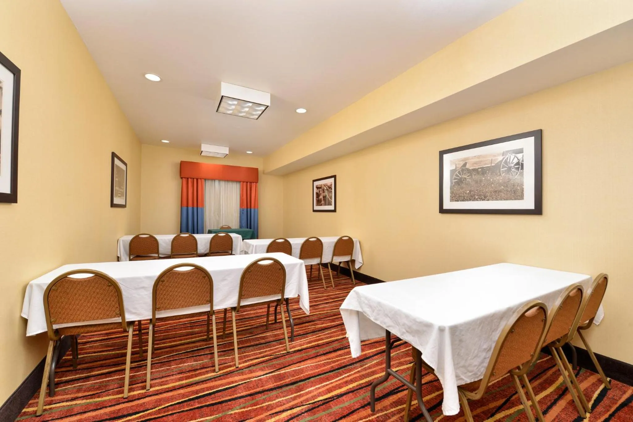 Meeting/conference room in Holiday Inn Express & Suites Austin SW - Sunset Valley by IHG Hotel