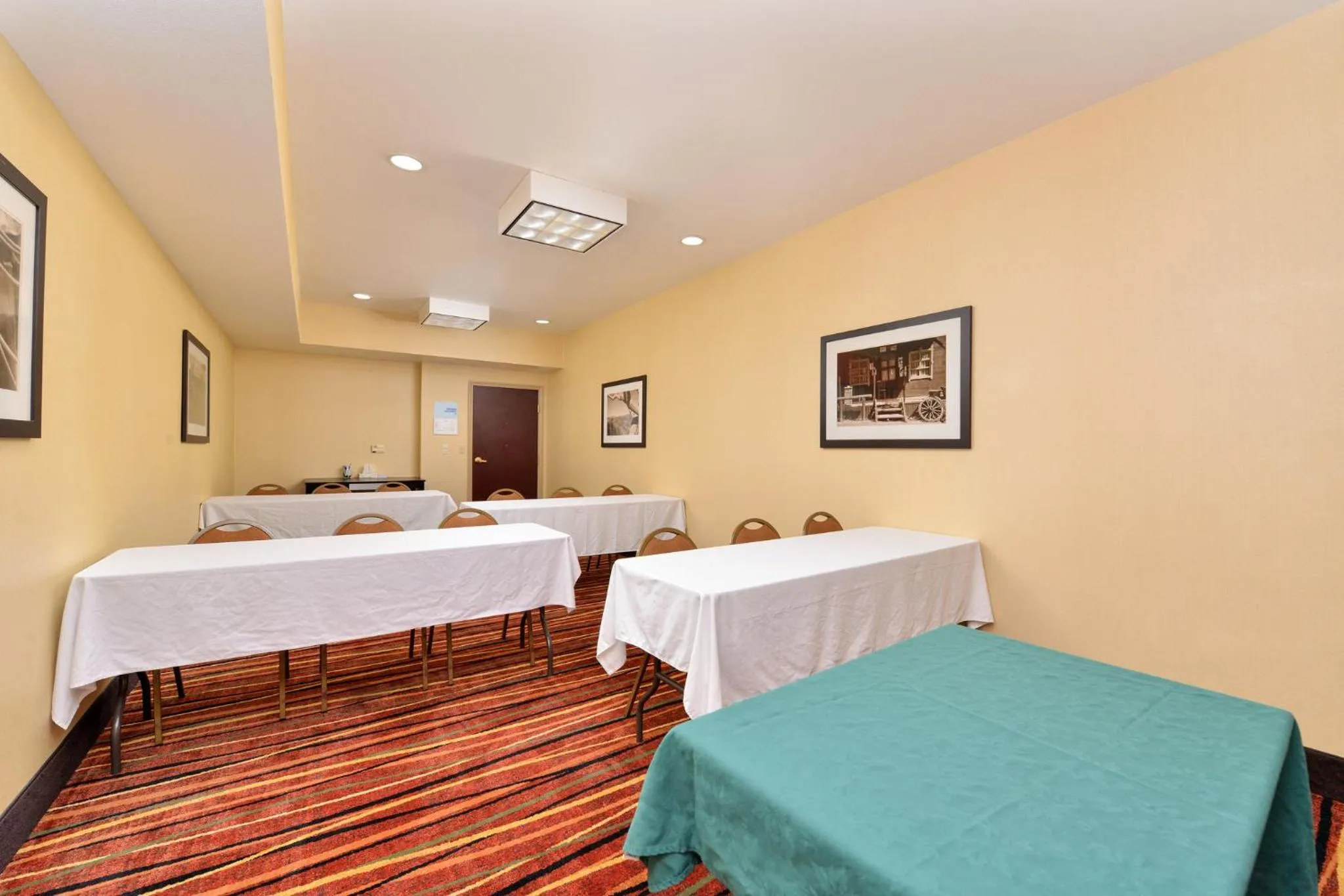 Meeting/conference room in Holiday Inn Express & Suites Austin SW - Sunset Valley by IHG Hotel