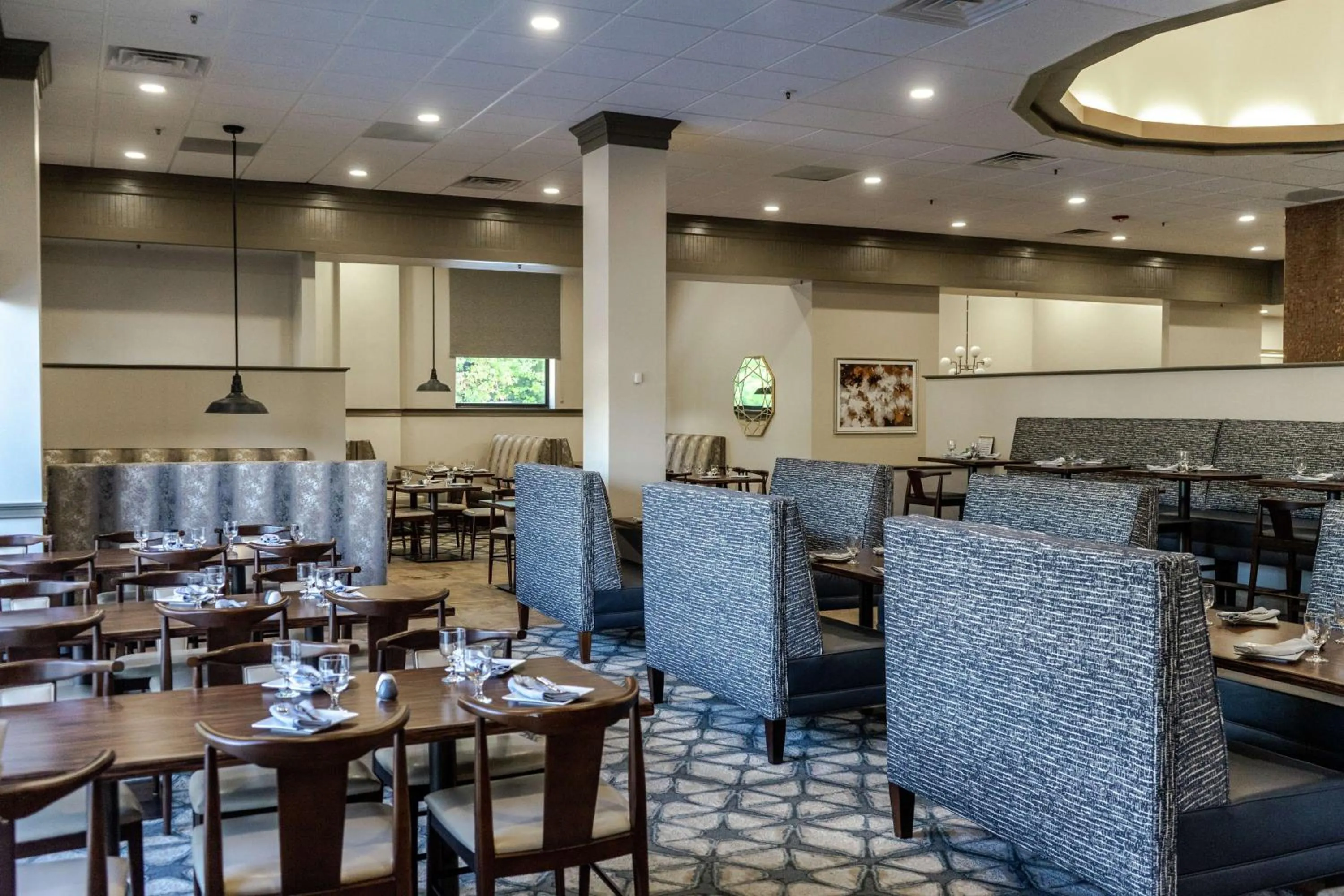 Restaurant/places to eat in DoubleTree by Hilton Nashua