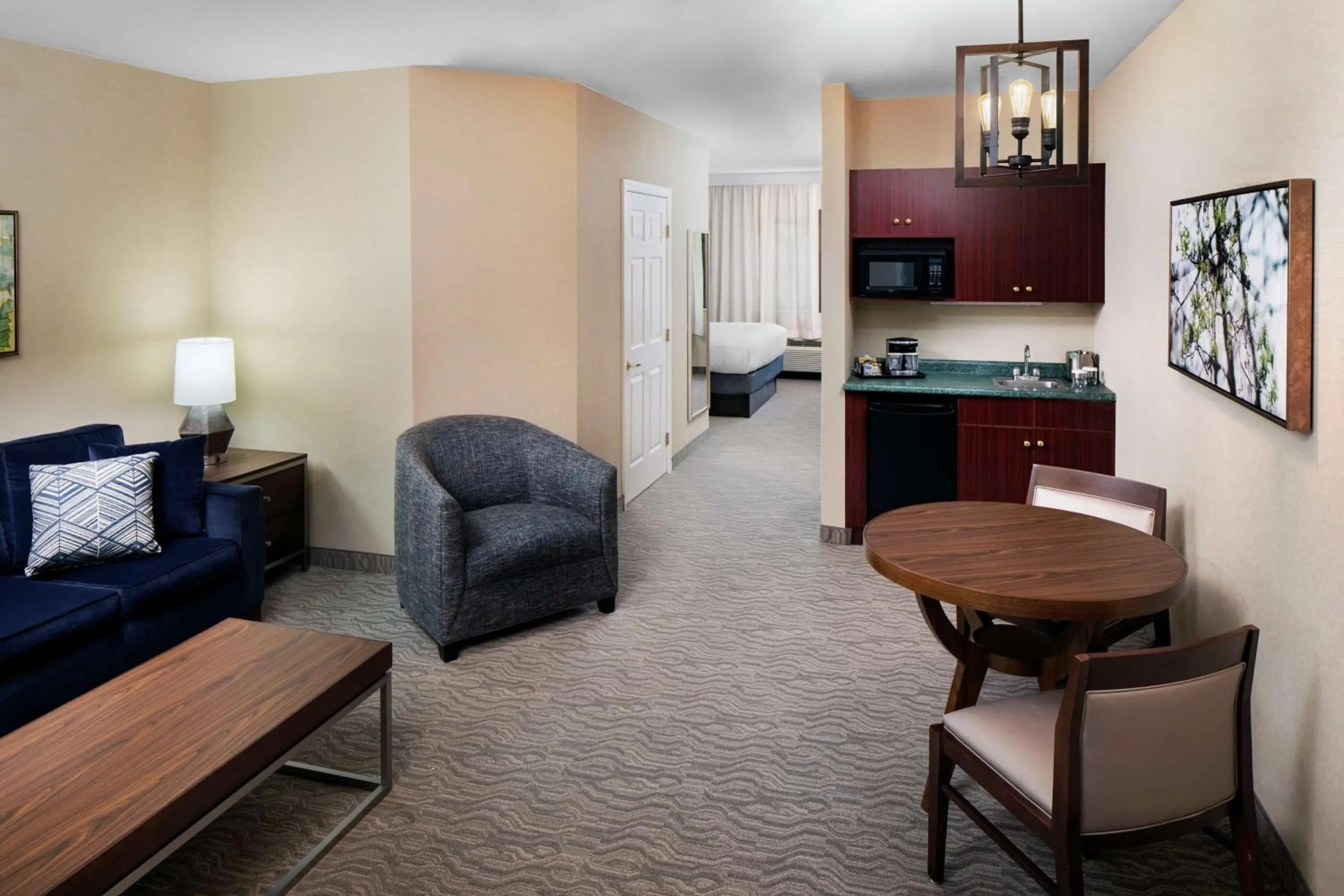 Living room in DoubleTree by Hilton Nashua