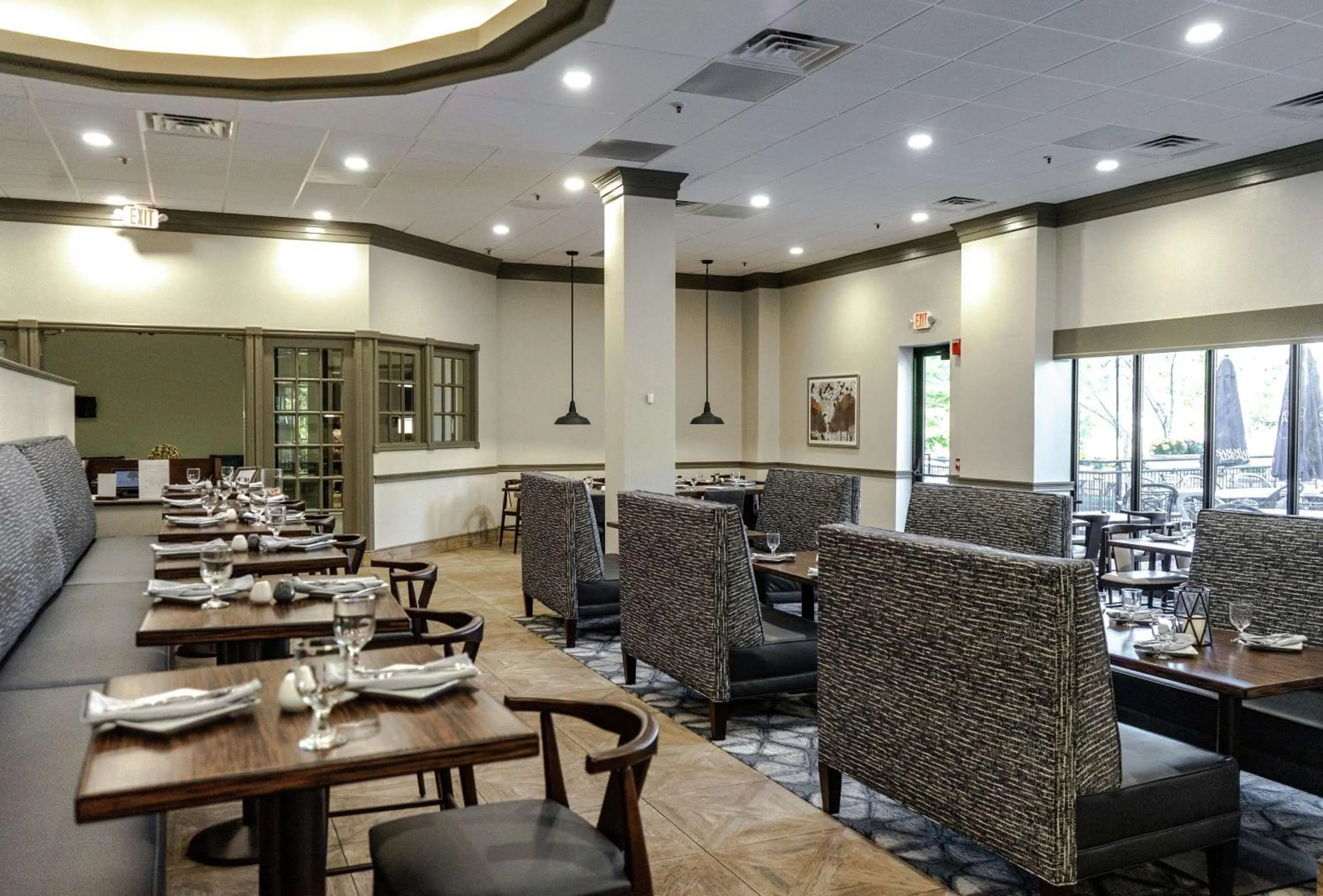 Restaurant/places to eat in DoubleTree by Hilton Nashua