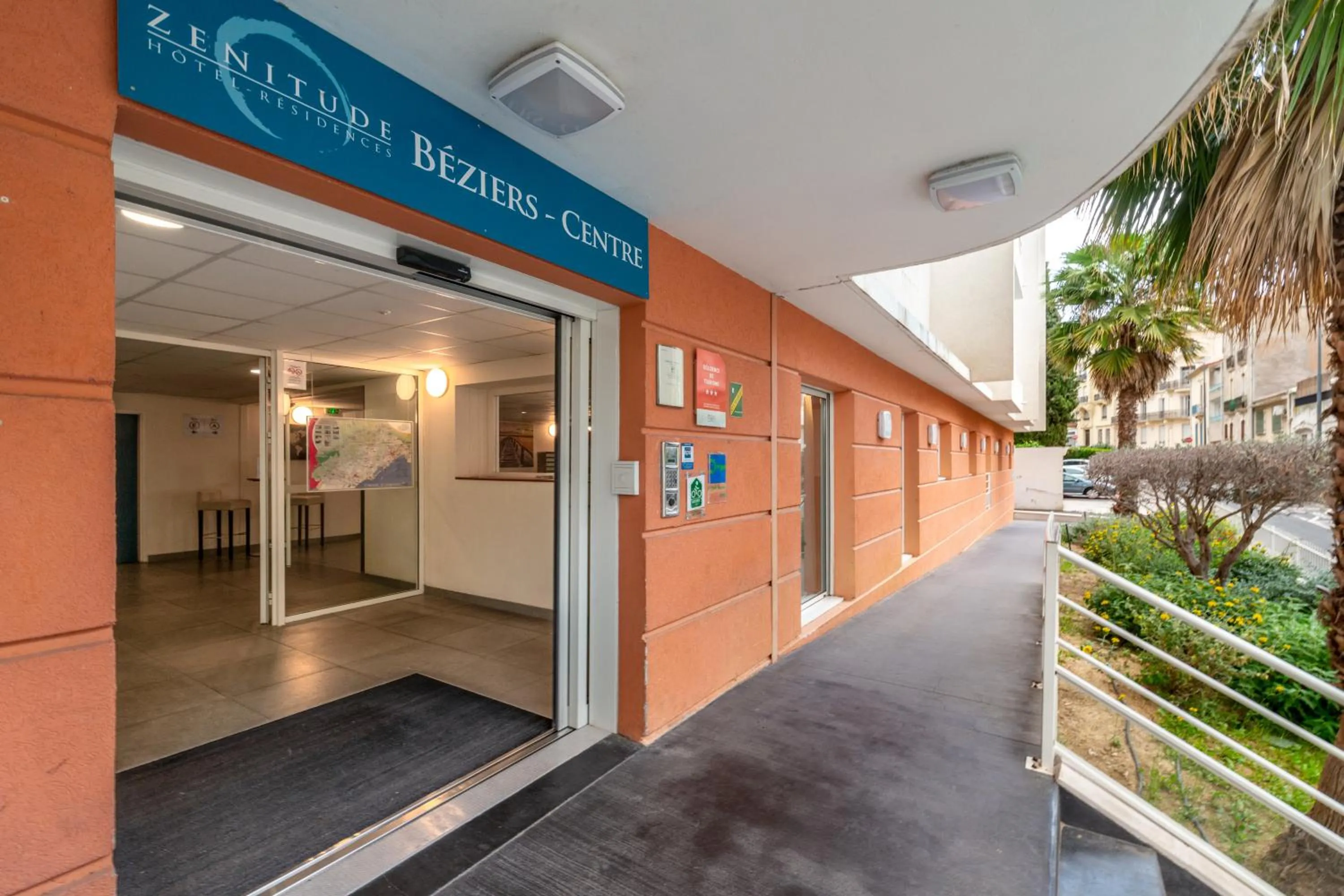 Facade/entrance in Zenitude Hôtel-Résidences Béziers Centre