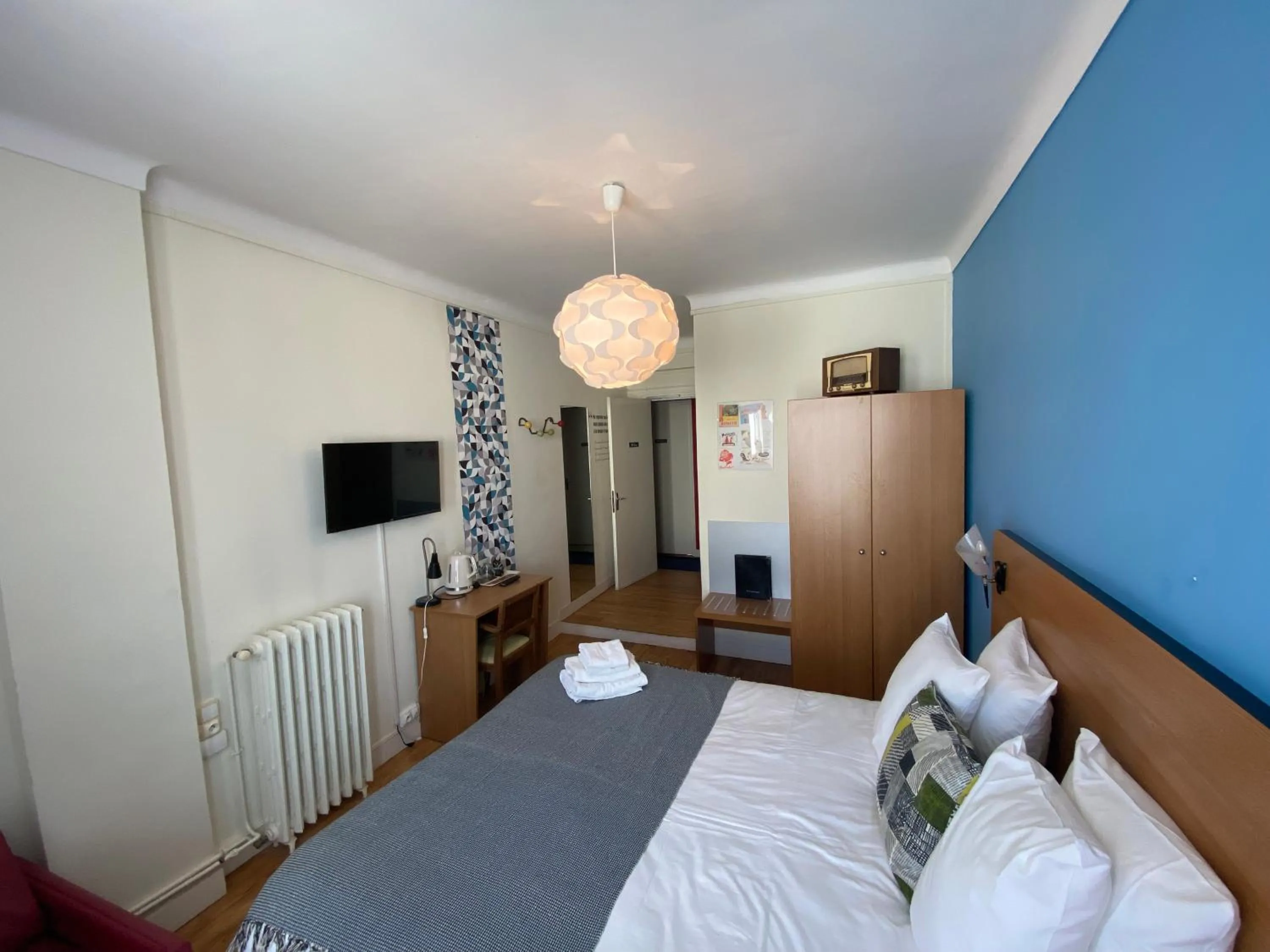 Bed in Oscar Hôtel Le Havre Centre