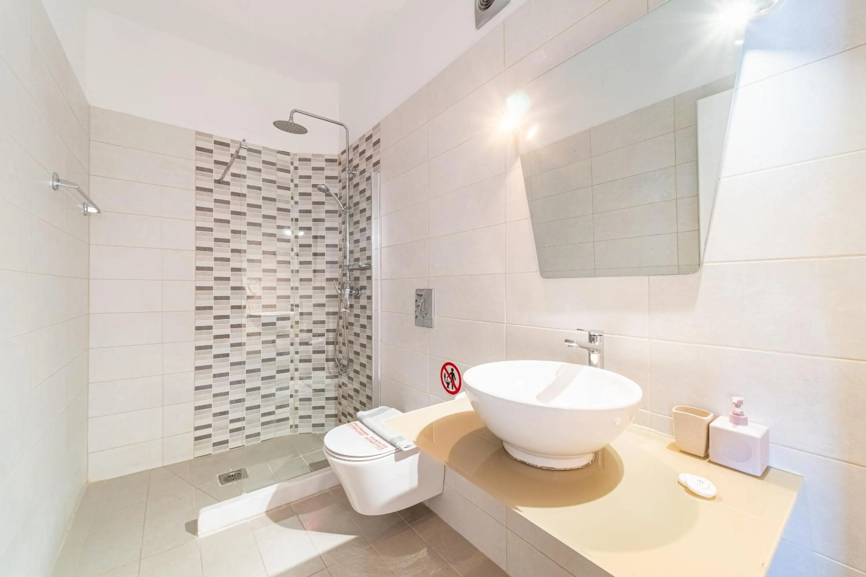 Shower in Lido Paradise Apartments Corfu